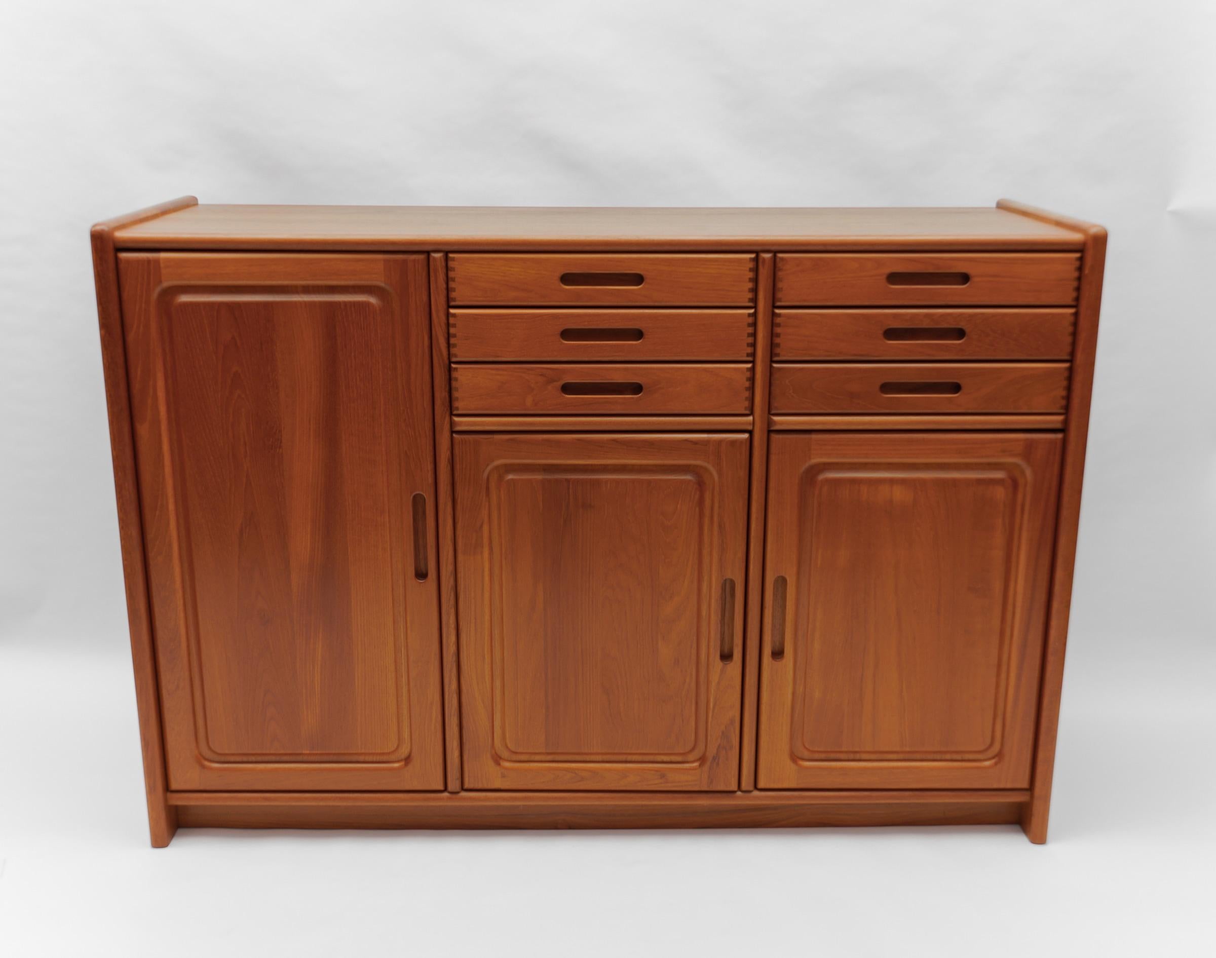 Large Mid-Century Modern Scandinavian Teak Wood Commode / Sideboard, 1960s In Good Condition For Sale In Nürnberg, Bayern
