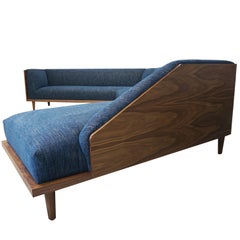 Großer Mid-Century Modern-Sessel mit Chaise und Nussbaumholzrahmen