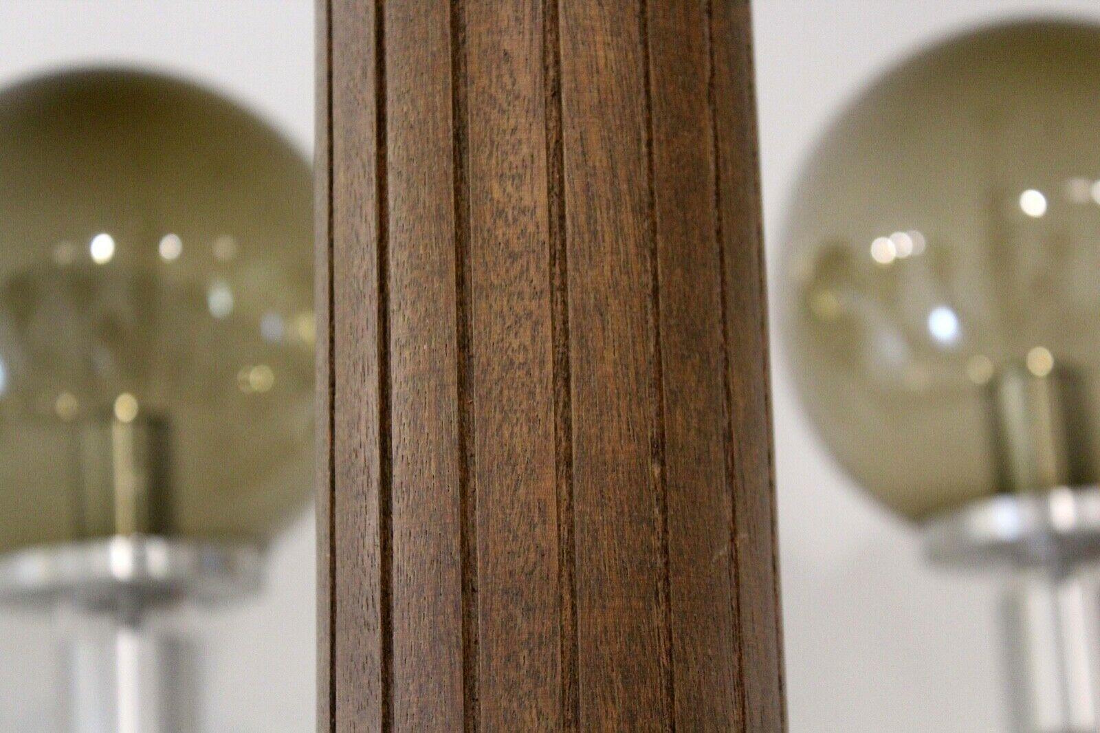 Großer Mid-Century Modern-Kronleuchter aus Rauchglas, Metall und Nussbaum im Sonneman-Stil im Angebot 2