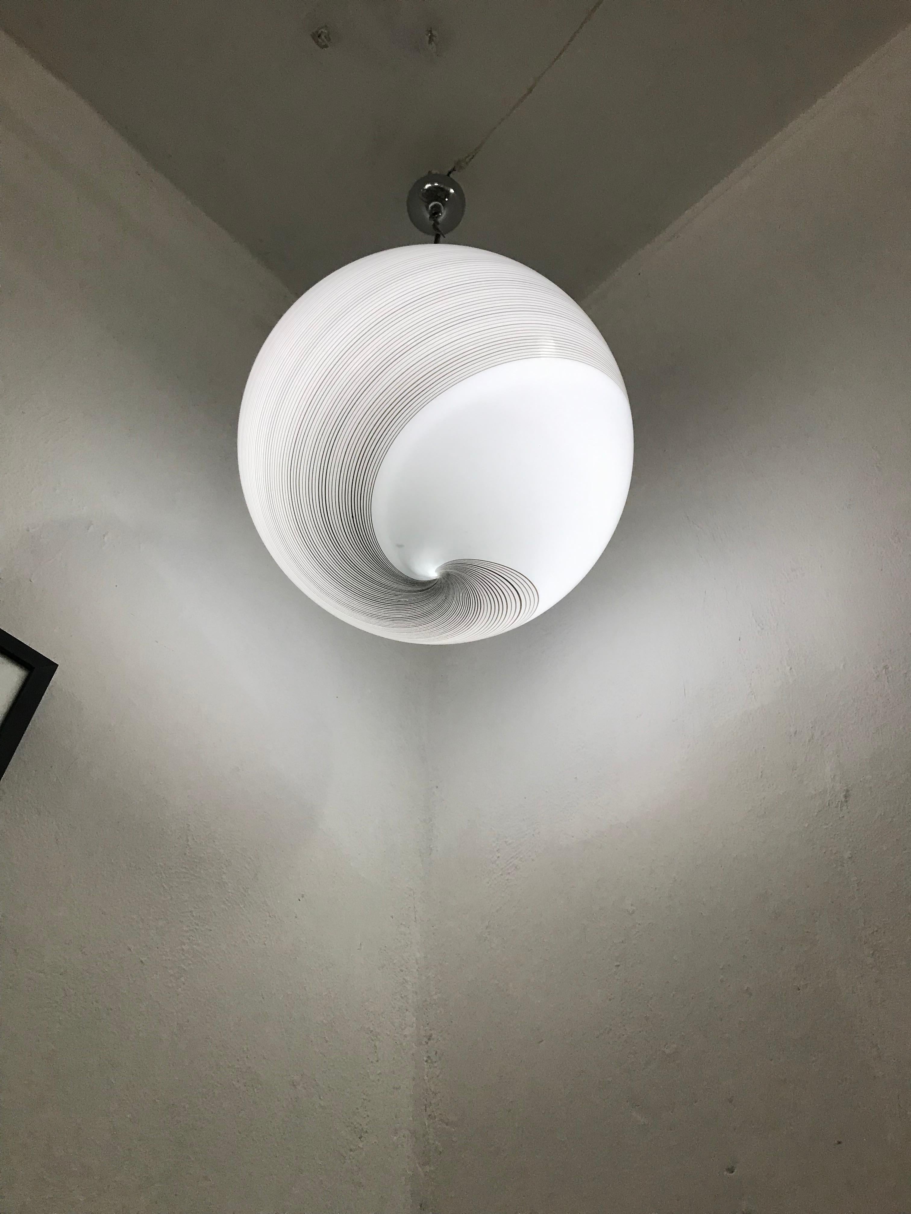 Large Space Age pendant light in white and brown striped hand blown Murano glass, attributed to Venini, circa 1970.