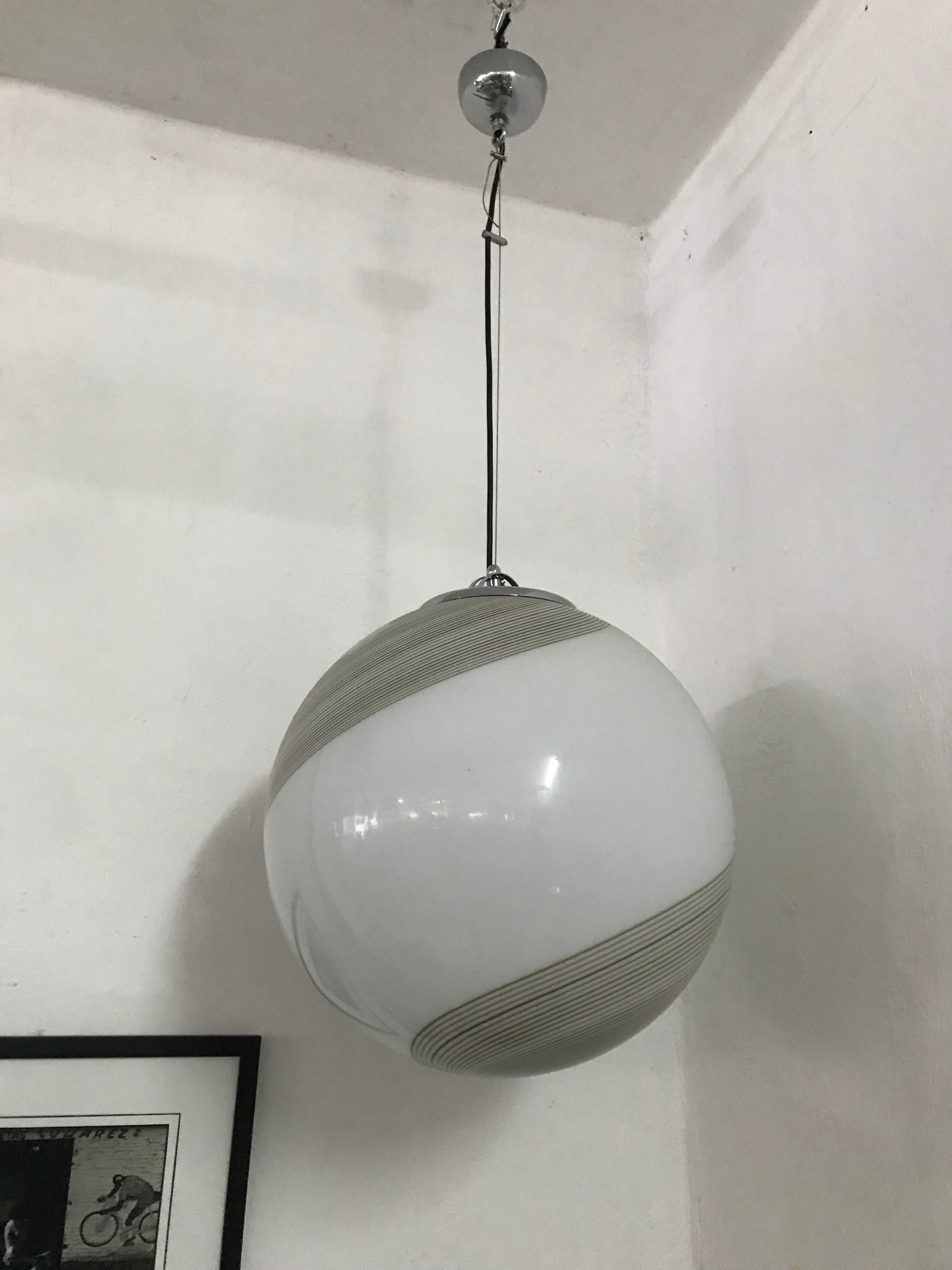 Italian Large Mid-Century Modern Sphere Chandelier in Murano Glass by Venini, circa 1970 For Sale