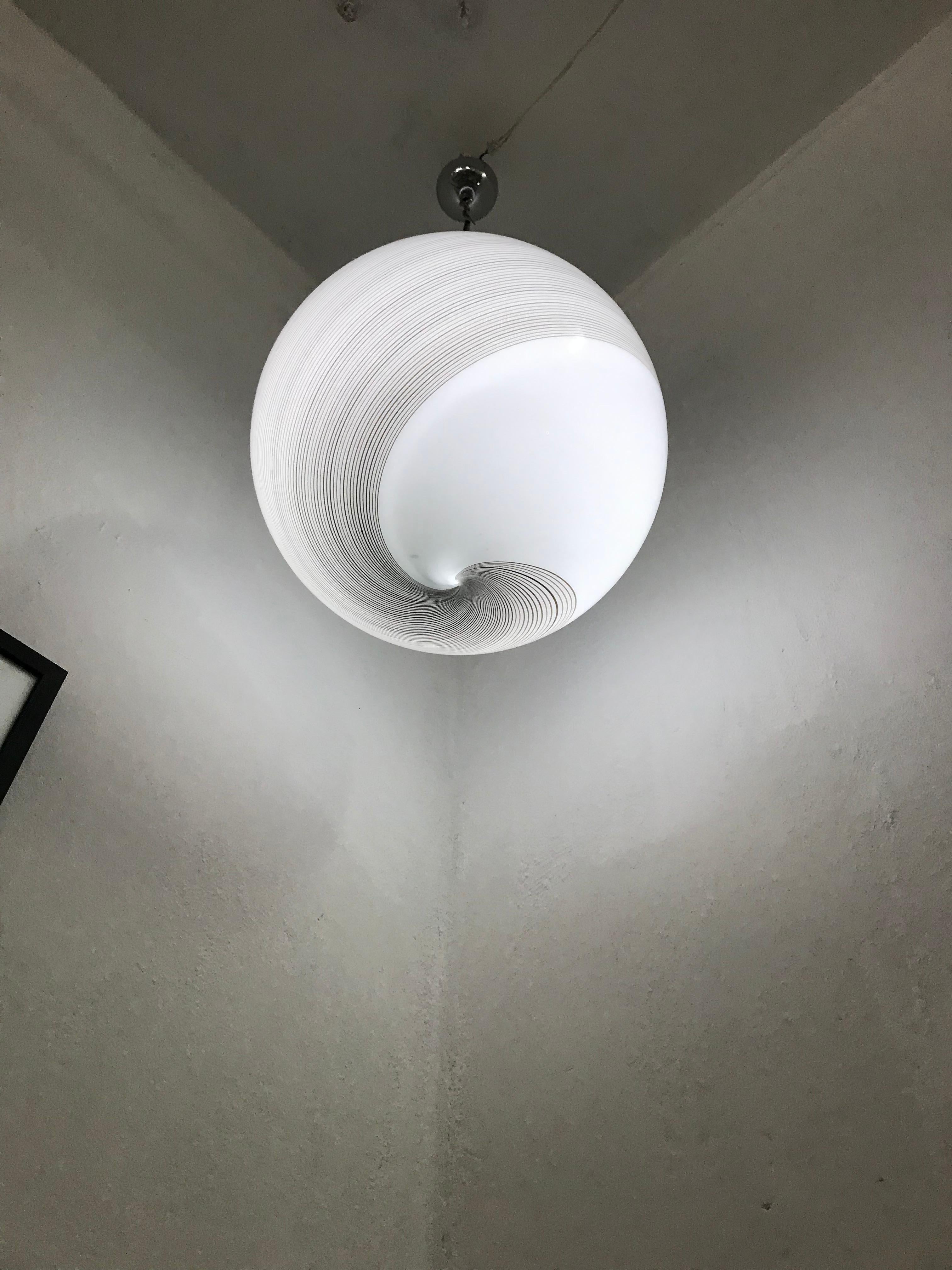 Large Mid-Century Modern Sphere Chandelier in Murano Glass by Venini, circa 1970 In Good Condition For Sale In Merida, Yucatan