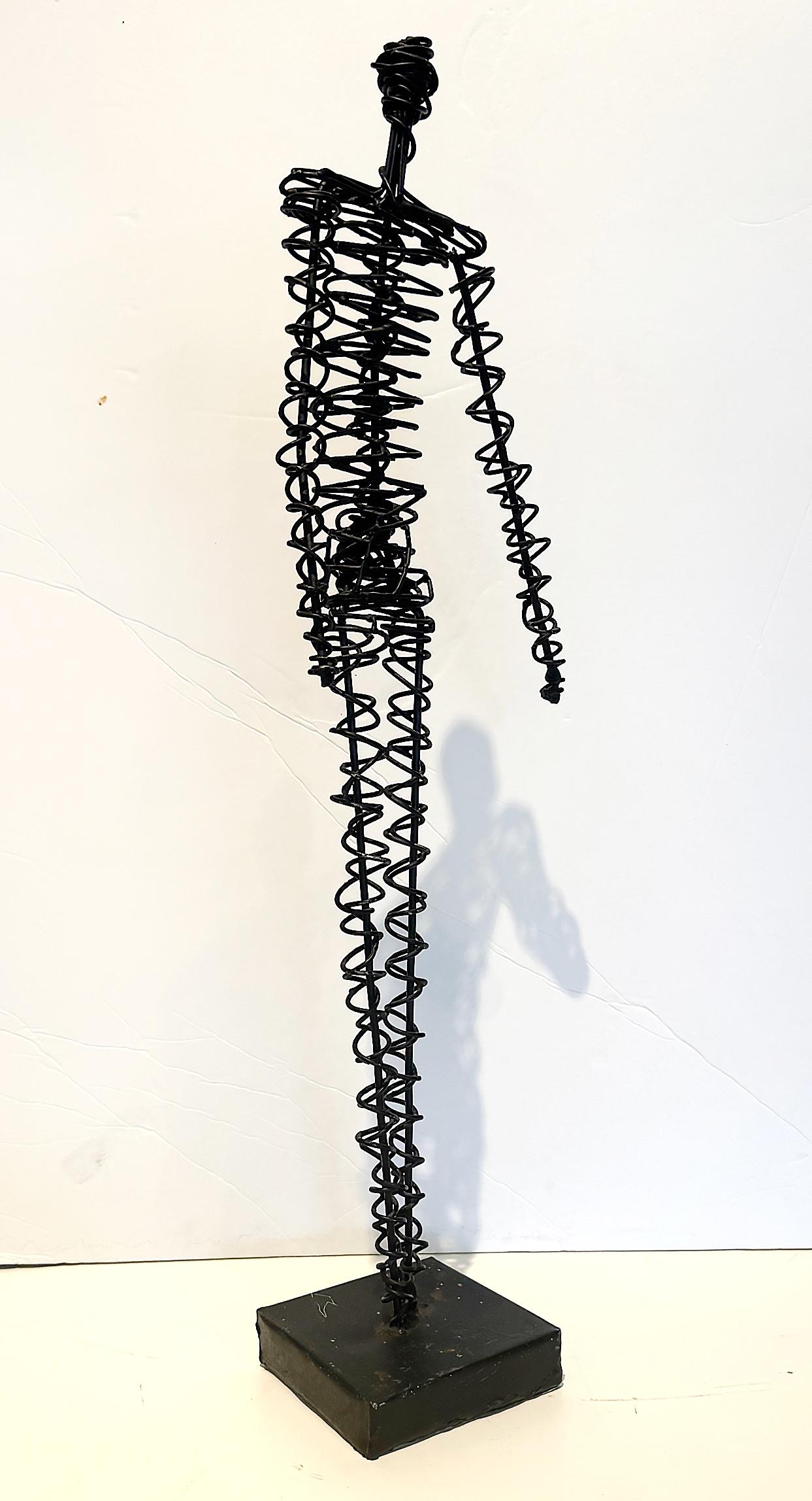 Mid-Century moderno Grande scultura a spirale in filo metallico della metà del secolo scorso: una figura maschile in vendita