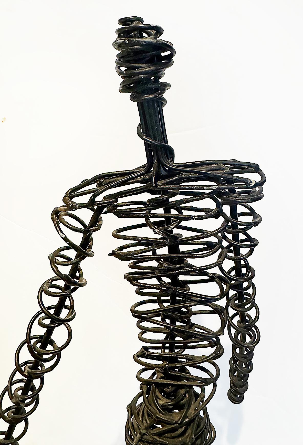 Grande scultura a spirale in filo metallico della metà del secolo scorso: una figura maschile In condizioni buone in vendita a Miami, FL