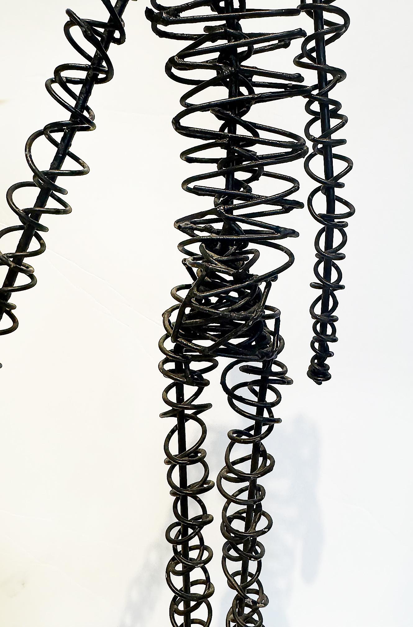 XX secolo Grande scultura a spirale in filo metallico della metà del secolo scorso: una figura maschile in vendita