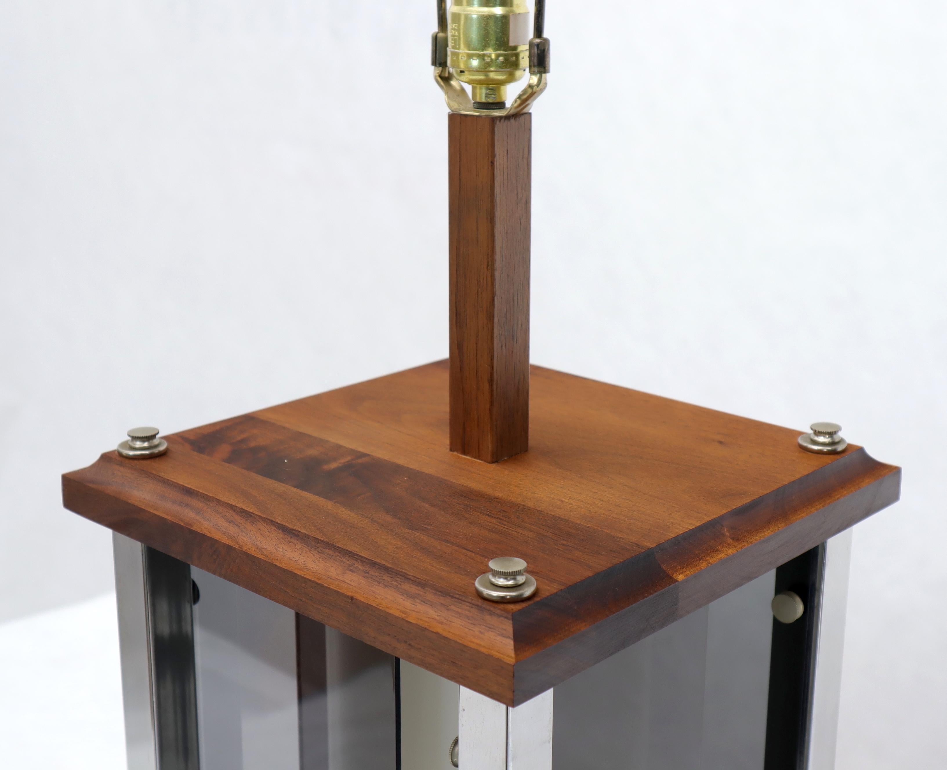 Large Mid-Century Modern Square Walnut & Lucite Table Lamp For Sale 3