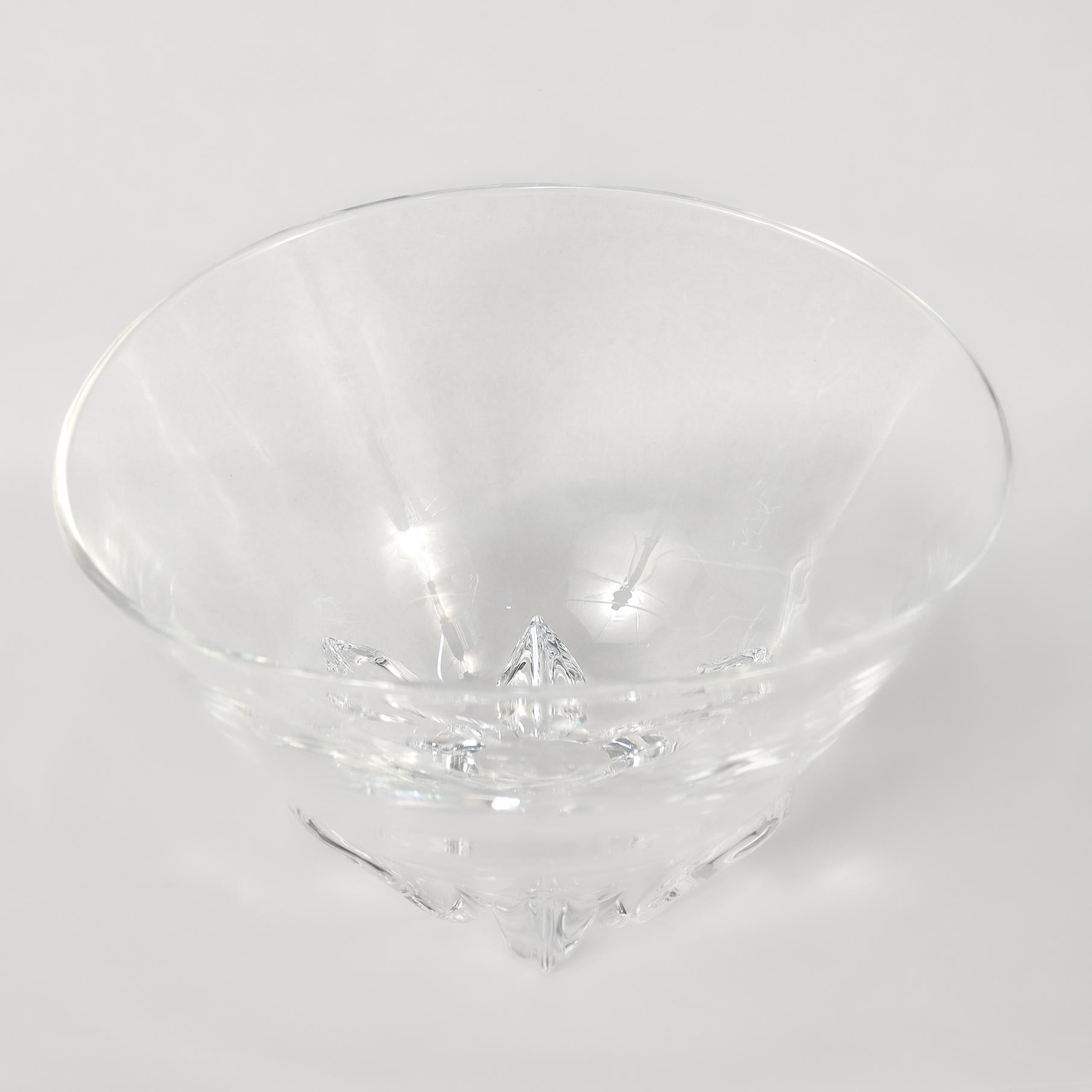 Large Mid-Century Modern Steuben Glass Deep Flower Bowl / Vase by Donald Pollard 2