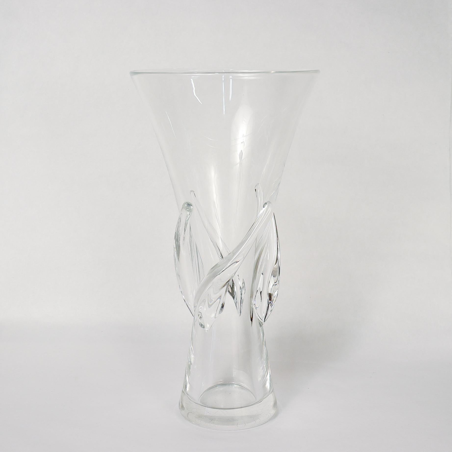 Large Mid-Century Modern Steuben Glass Flower / Rose Vase Model 8090 In Good Condition In Philadelphia, PA