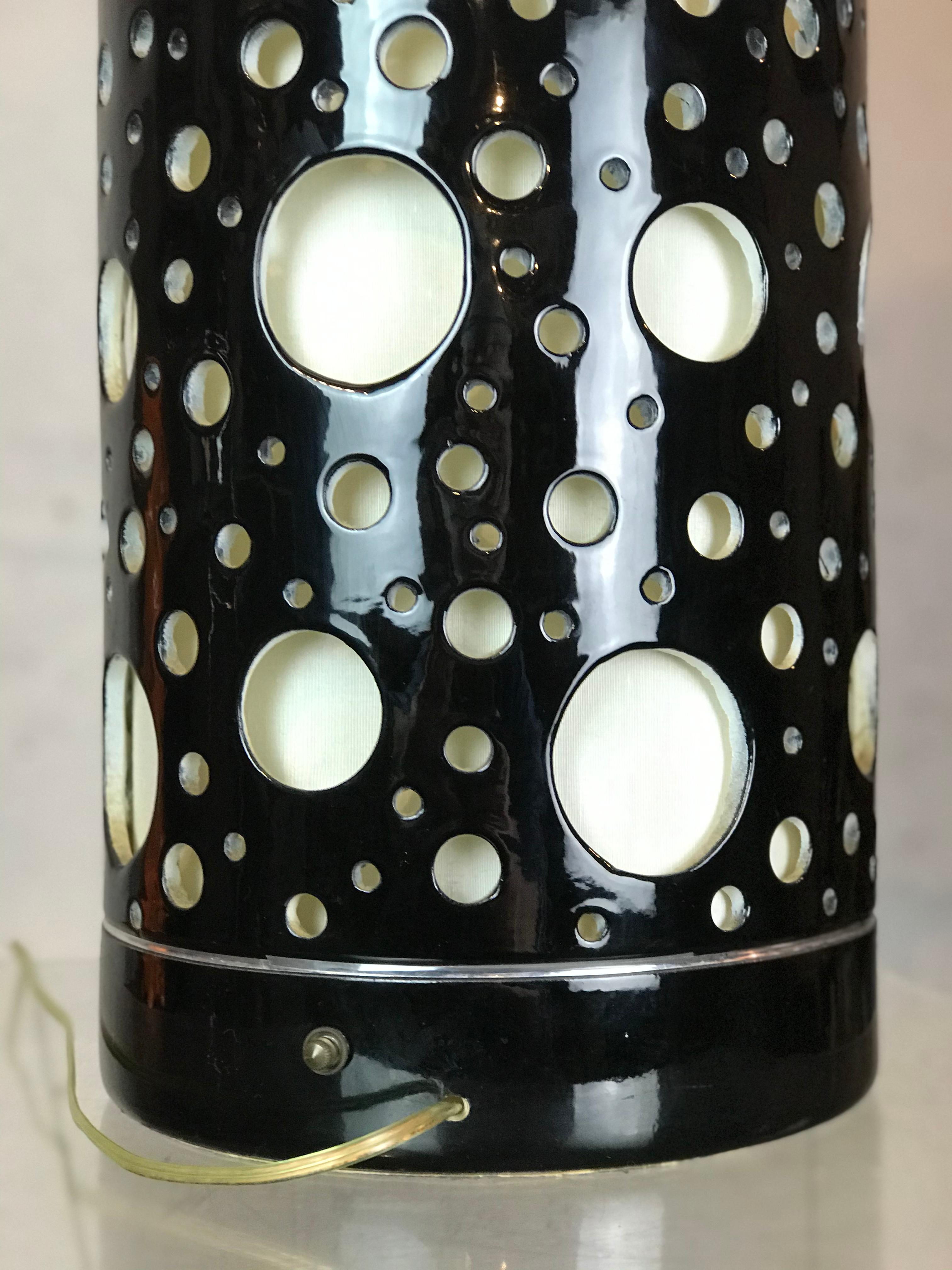 Large Mid Century Modern Table Lamp Black Ceramic Op Art After Bridget Riley In Good Condition In Framingham, MA