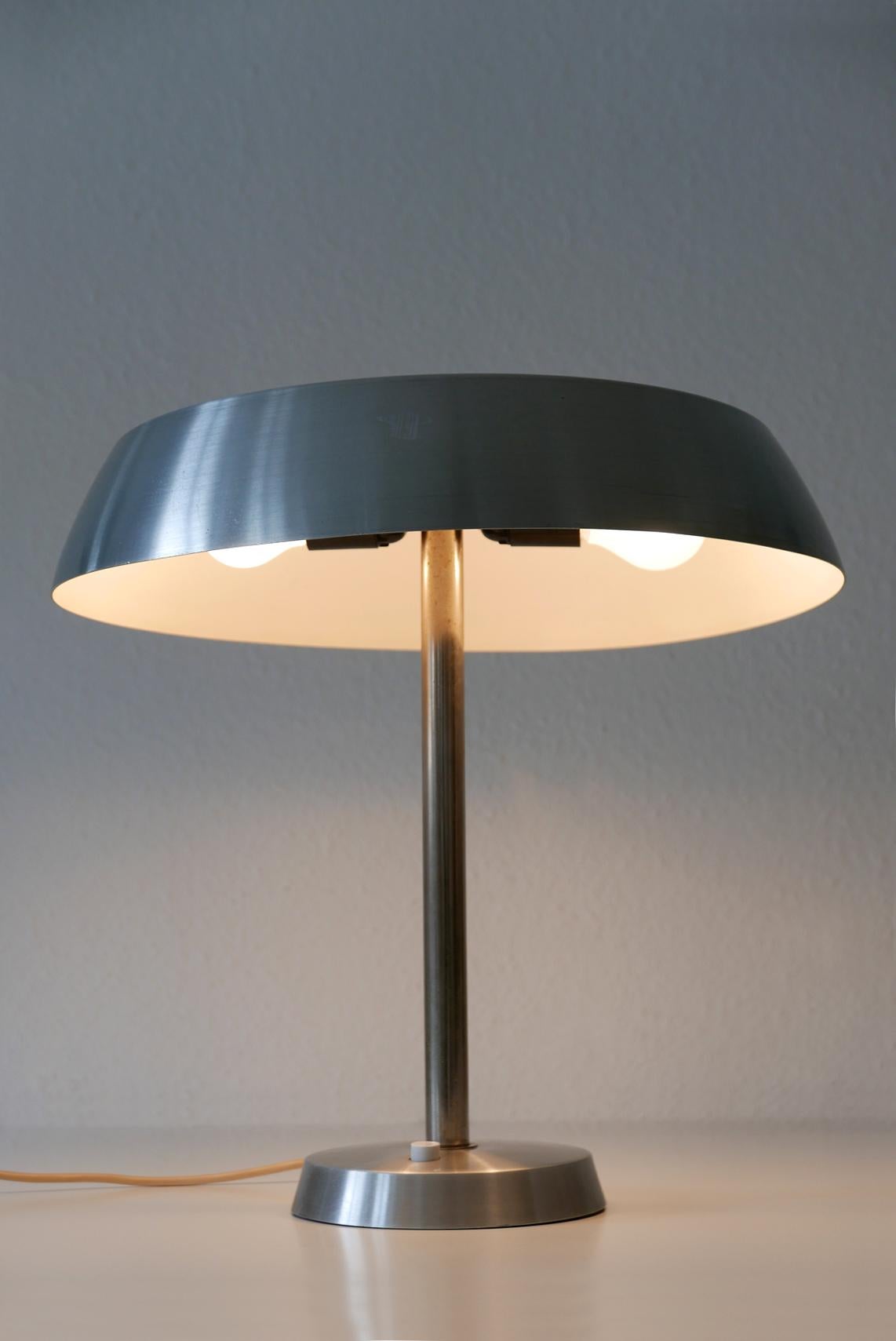 Große Mid-Century Modern-Tischlampe von SIS, 19760er Jahre, Deutschland (Poliert) im Angebot