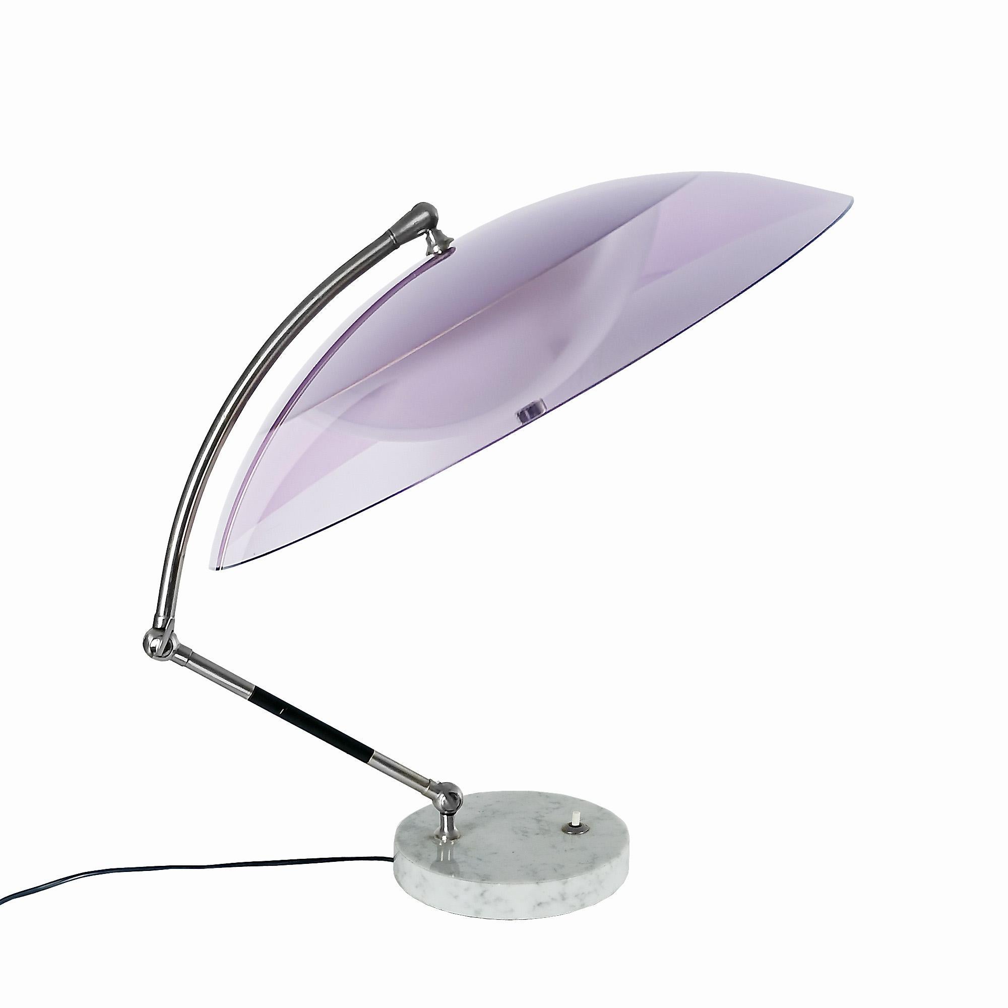 Lacquered Large Mid-Century Modern Table Lamp With Round Base In White Marble - Italy 1960 For Sale