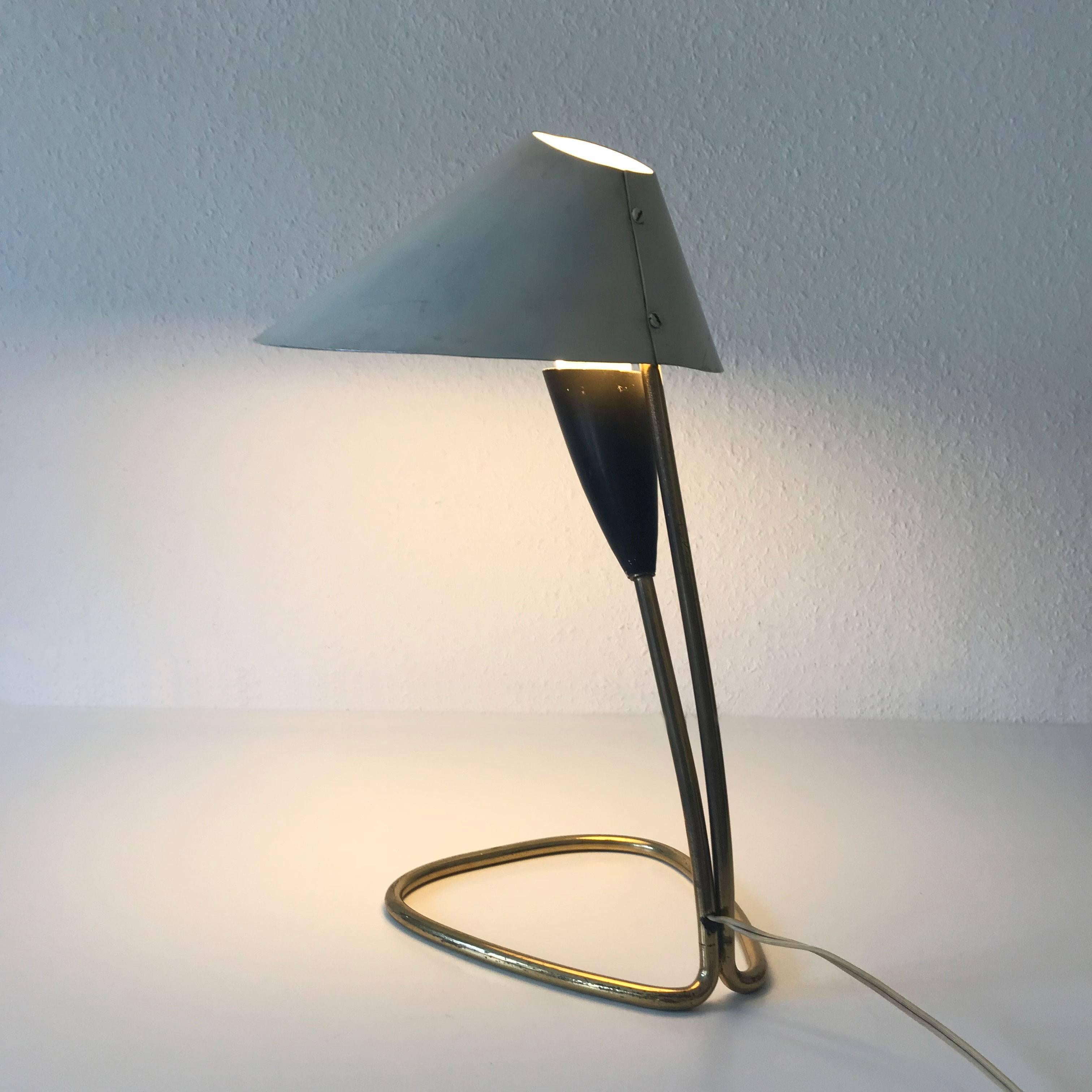 Elegant Mid-Century Modern Table Lamp or Desk Light Italy 1950s For Sale 3