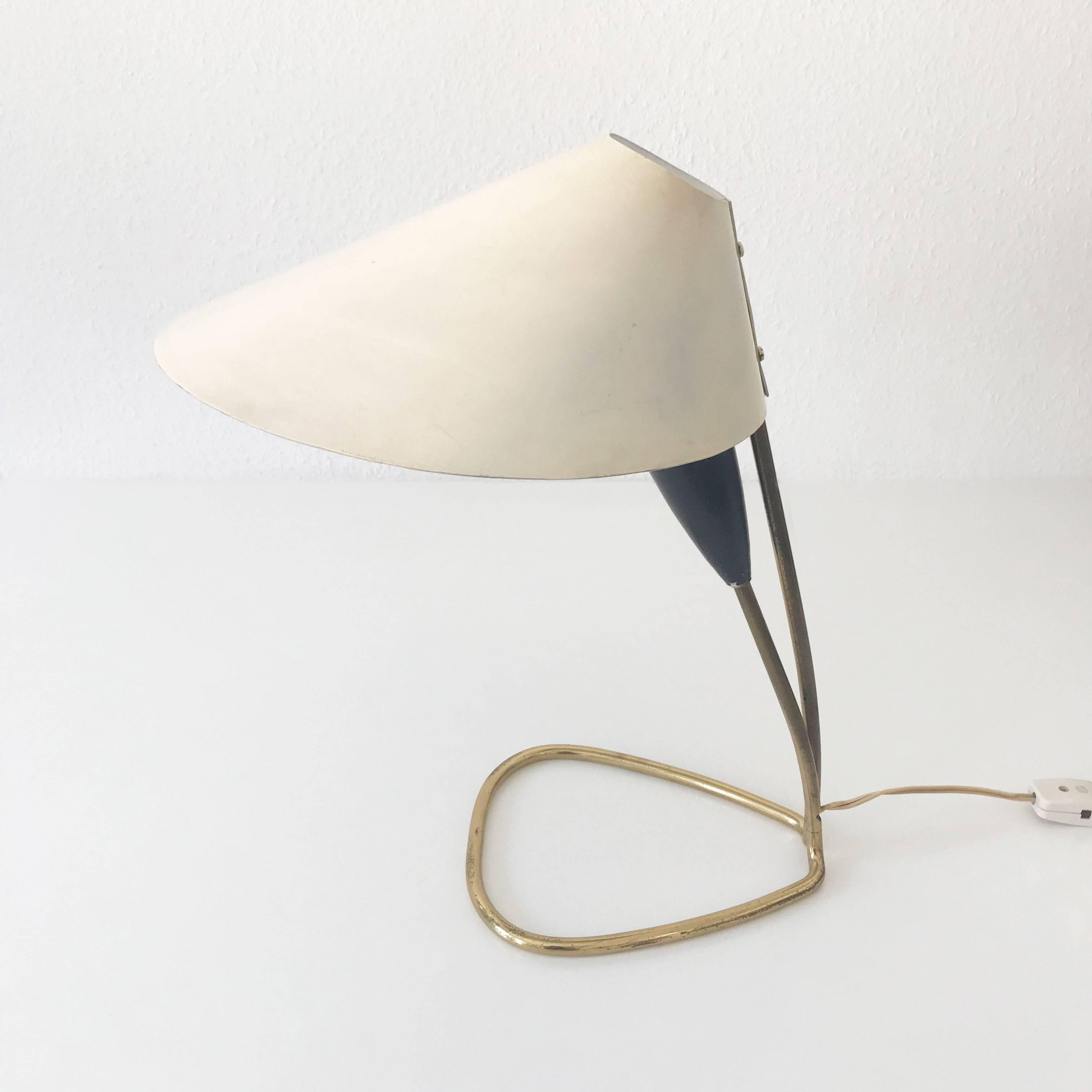 Elegant Mid-Century Modern Table Lamp or Desk Light Italy 1950s In Good Condition For Sale In Munich, DE