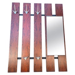 Perchero de pared grande de listones de teca moderno de mediados de siglo con espejo, años 60