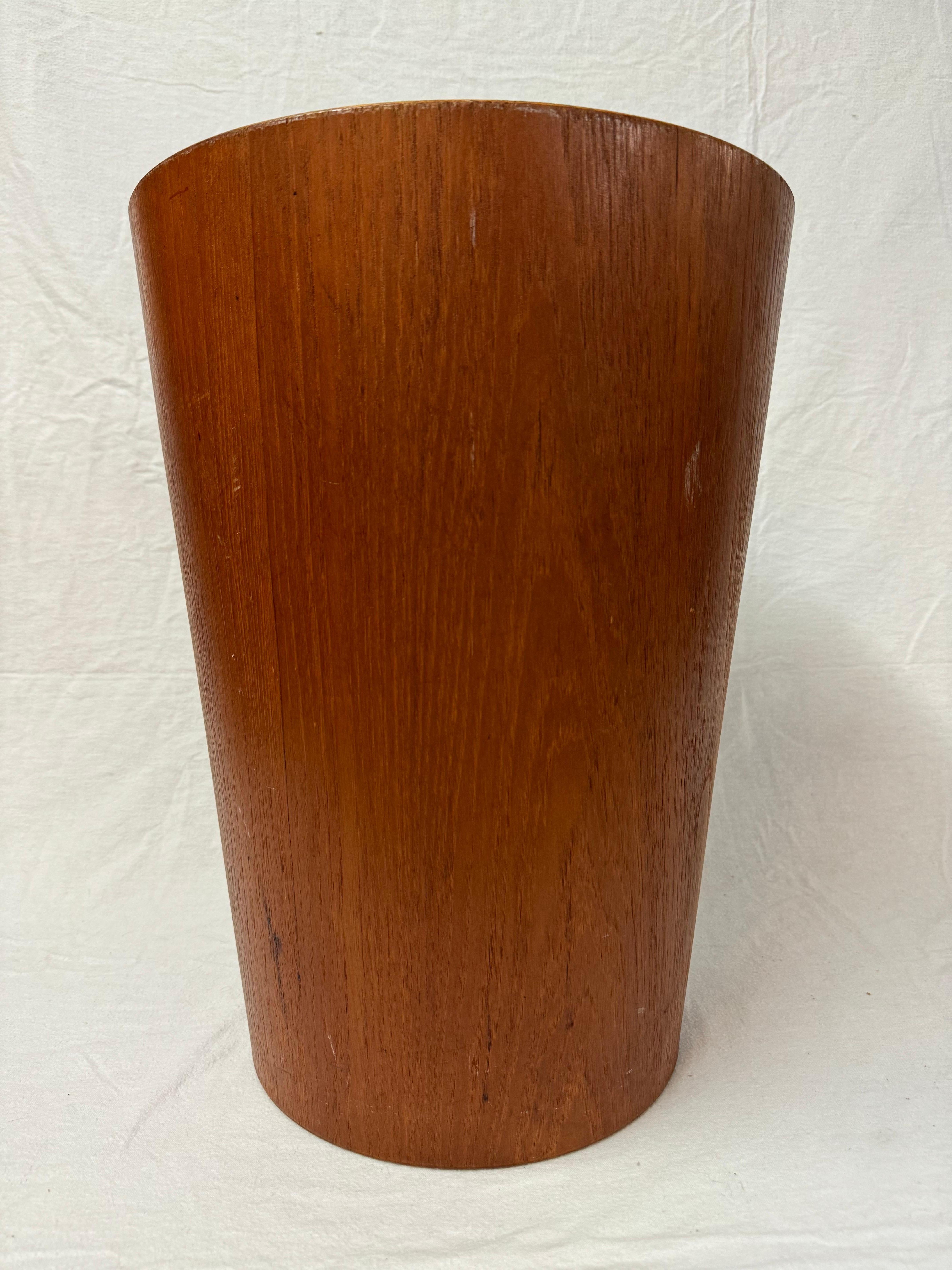Großer moderner Papierbehälter aus Teakholz von Martin Aberg für Servex, Mid-Century Modern (Mitte des 20. Jahrhunderts) im Angebot