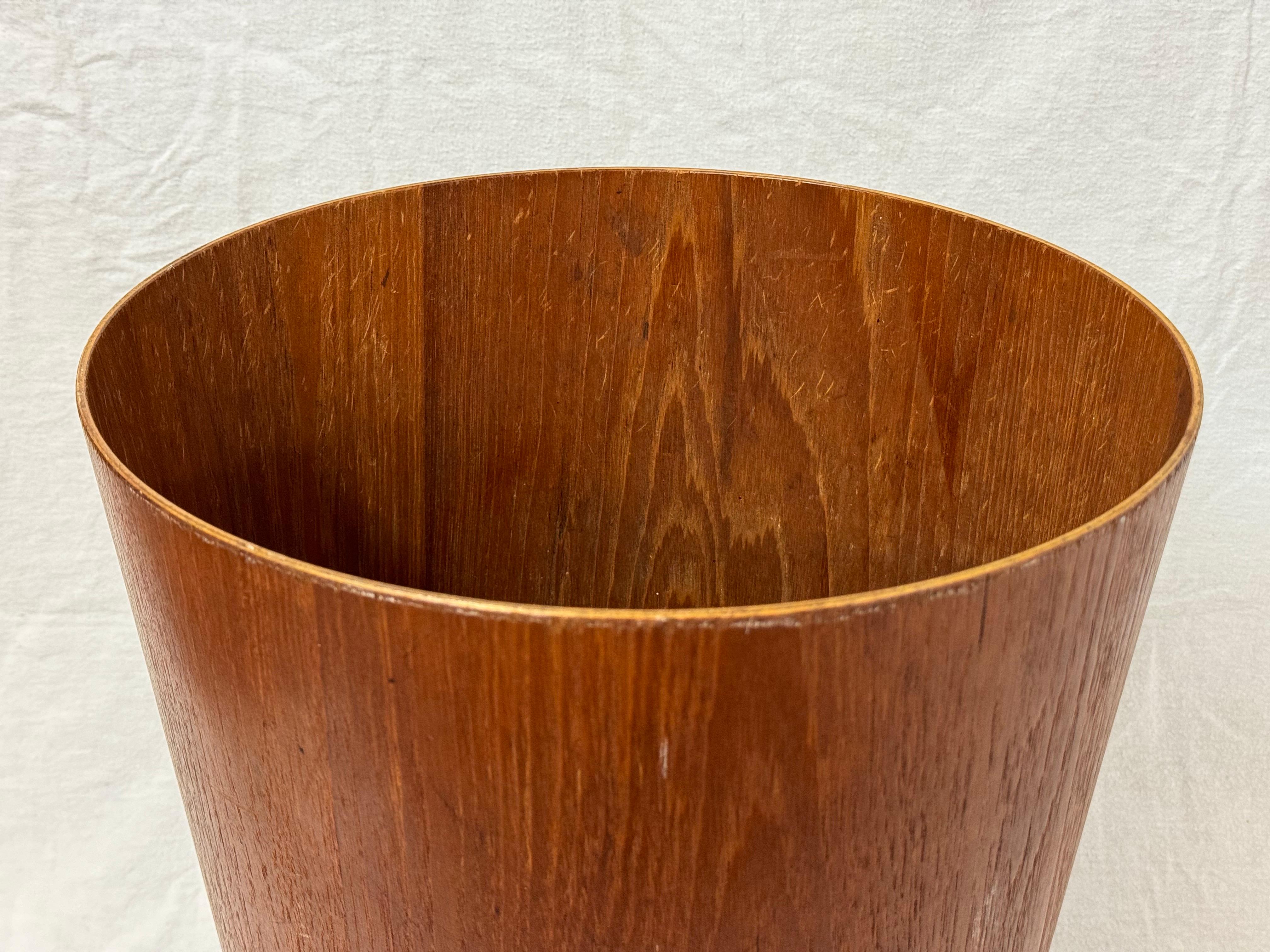 Großer moderner Papierbehälter aus Teakholz von Martin Aberg für Servex, Mid-Century Modern im Angebot 3