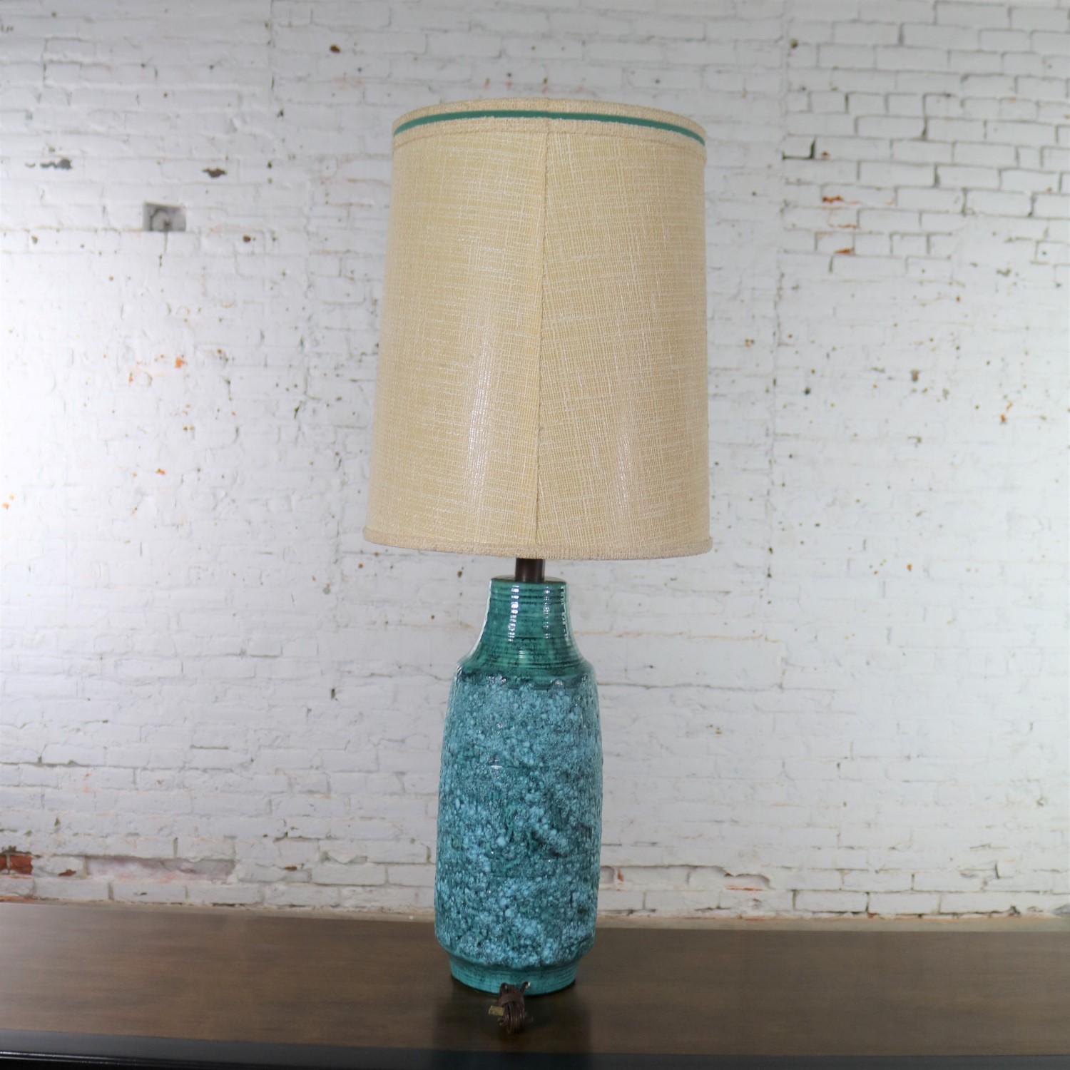 Large Mid-Century Modern Turquoise Lava Glaze Ceramic Table Lamp after Fantoni In Good Condition For Sale In Topeka, KS