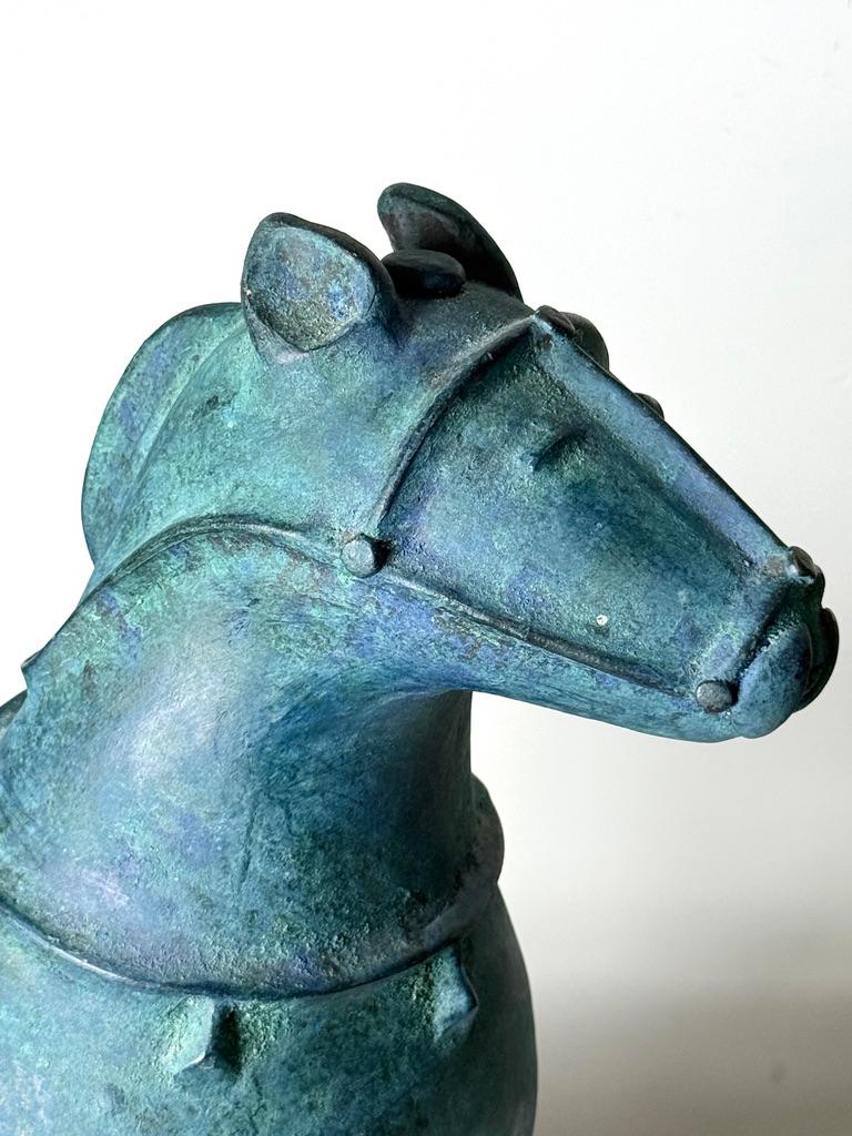 Gran Escultura de Caballo de Cerámica Japonesa Estilo Haniwa de Verdigris Moderno de Mediados de Siglo Moderno de mediados de siglo en venta