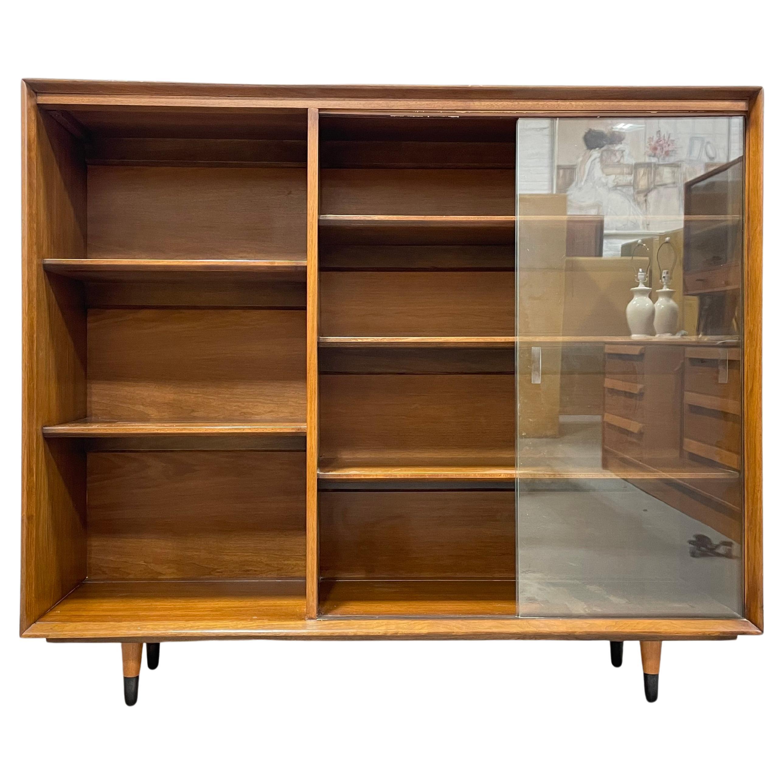 Large Mid-Century Modern Walnut Bookcase, circa 1960s. Loads of storage for all your books or showcase your collectables across a total of seven deep and wide shelves. Thoughtful layout of three shorter shelves, (the lowest is tall enough for
