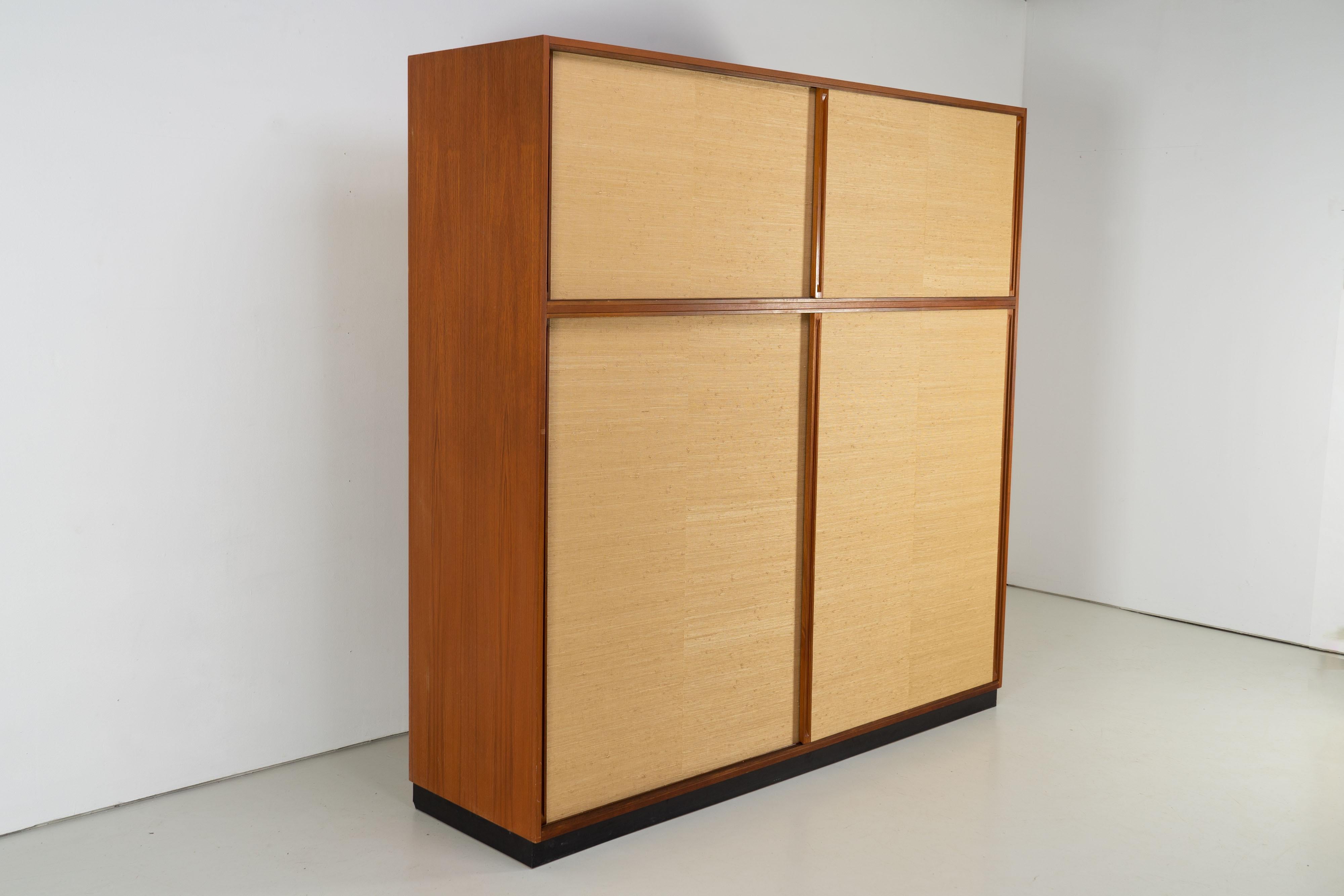 20ième siècle Grande armoire moderne du milieu du siècle dernier de Dieter Waeckerlin, Behr 1958, teck  en vente