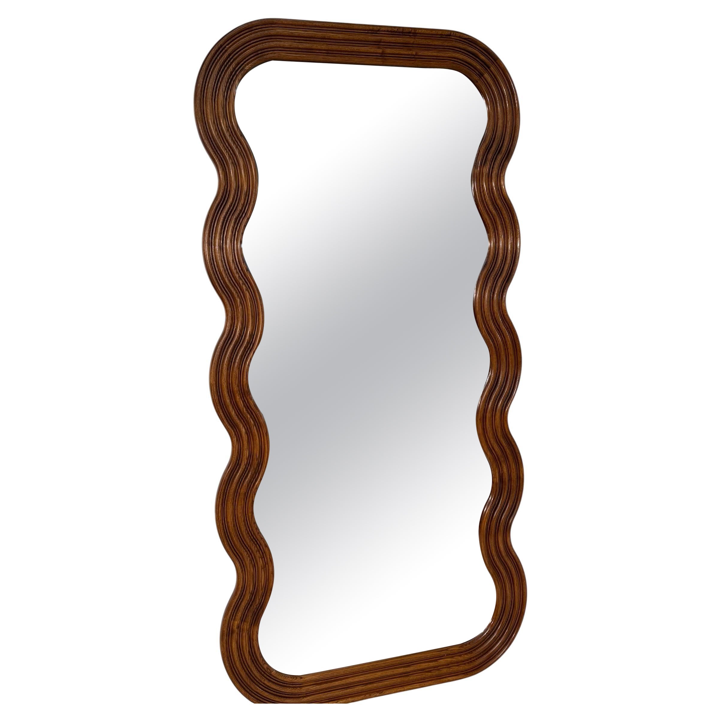 Grande specchio con cornice a onda in Oak, stile metà secolo moderno in vendita