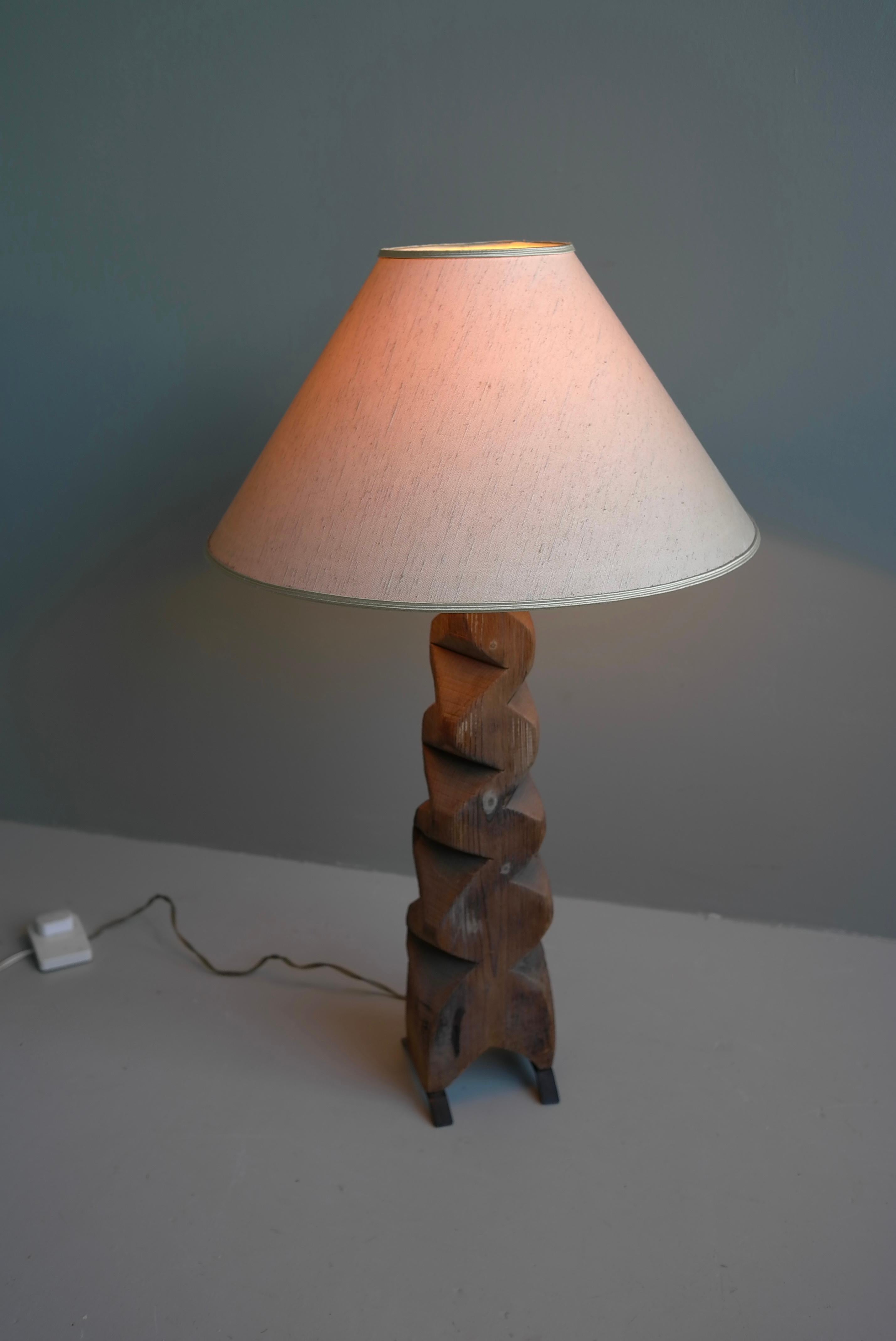 Large Mid-Century Modern Wooden Sculpture Table Lamp, off White Silk Shade, 1965 For Sale 1