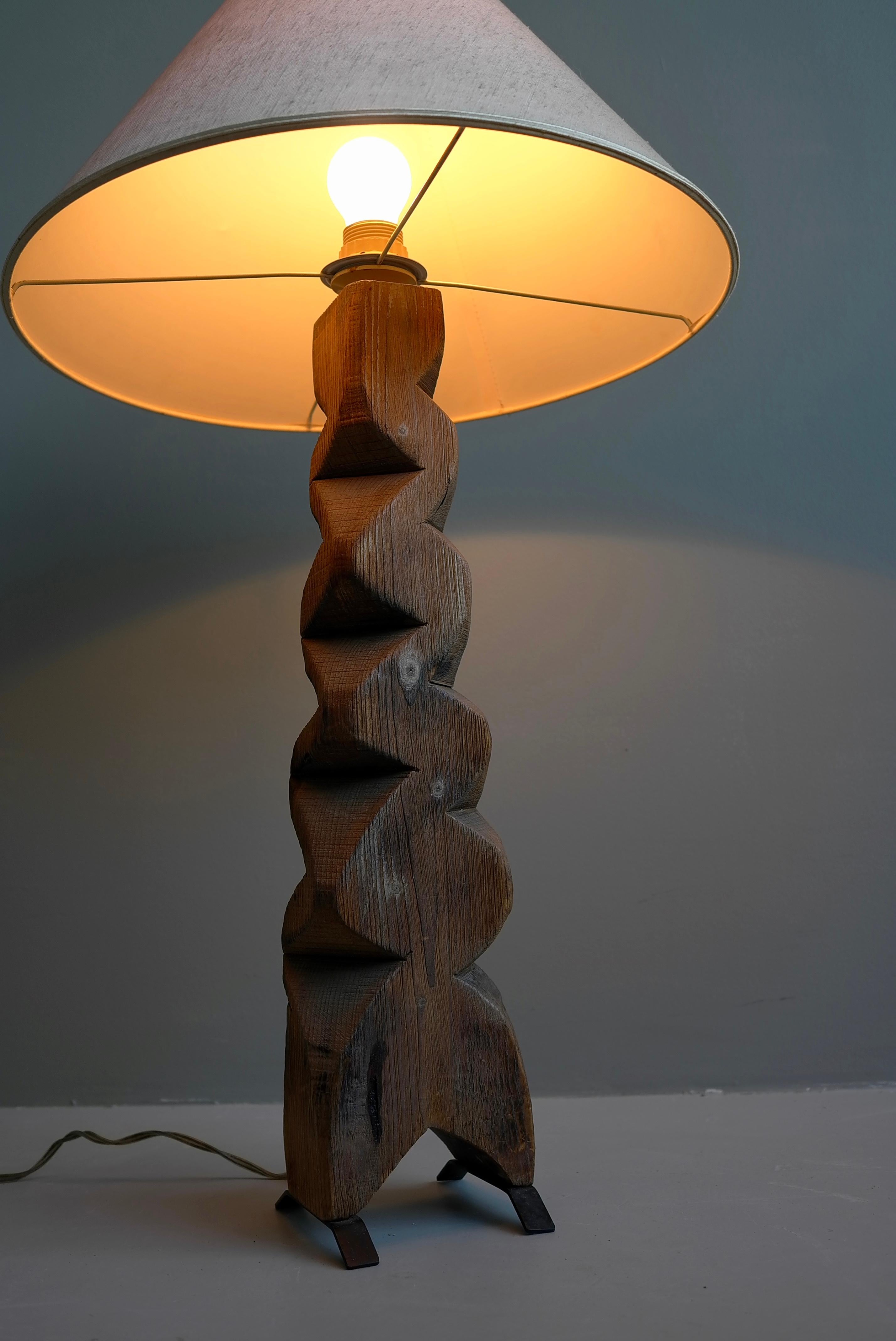 Large Mid-Century Modern Wooden Sculpture Table Lamp, off White Silk Shade, 1965 For Sale 2
