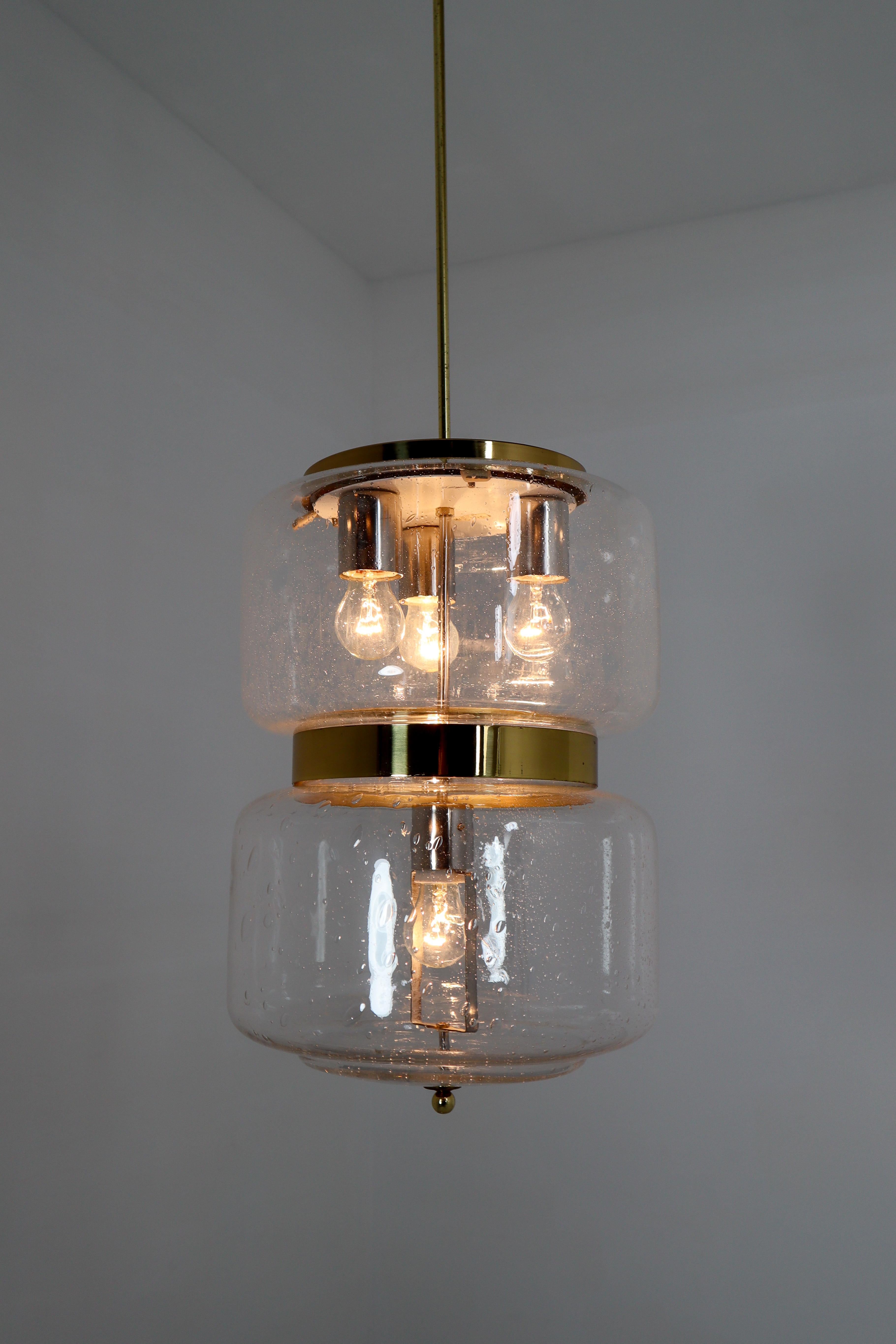 Large Mid-Century Modernist Brass Pendant with Hand-Blowed Glass, Austria, 1960 In Good Condition For Sale In Almelo, NL