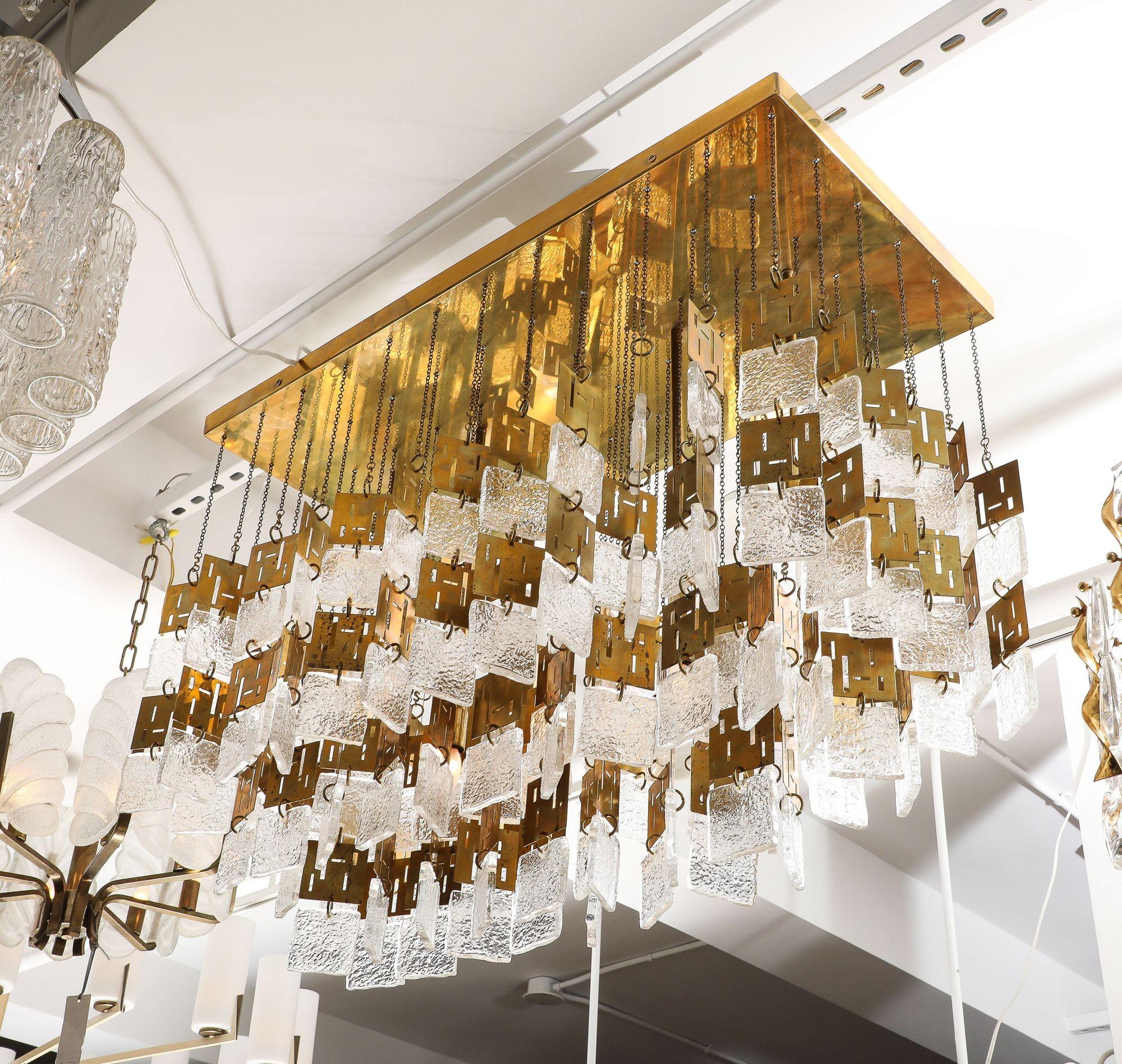 Gran araña de cristal de Murano y latón de mediados de siglo. en venta 2