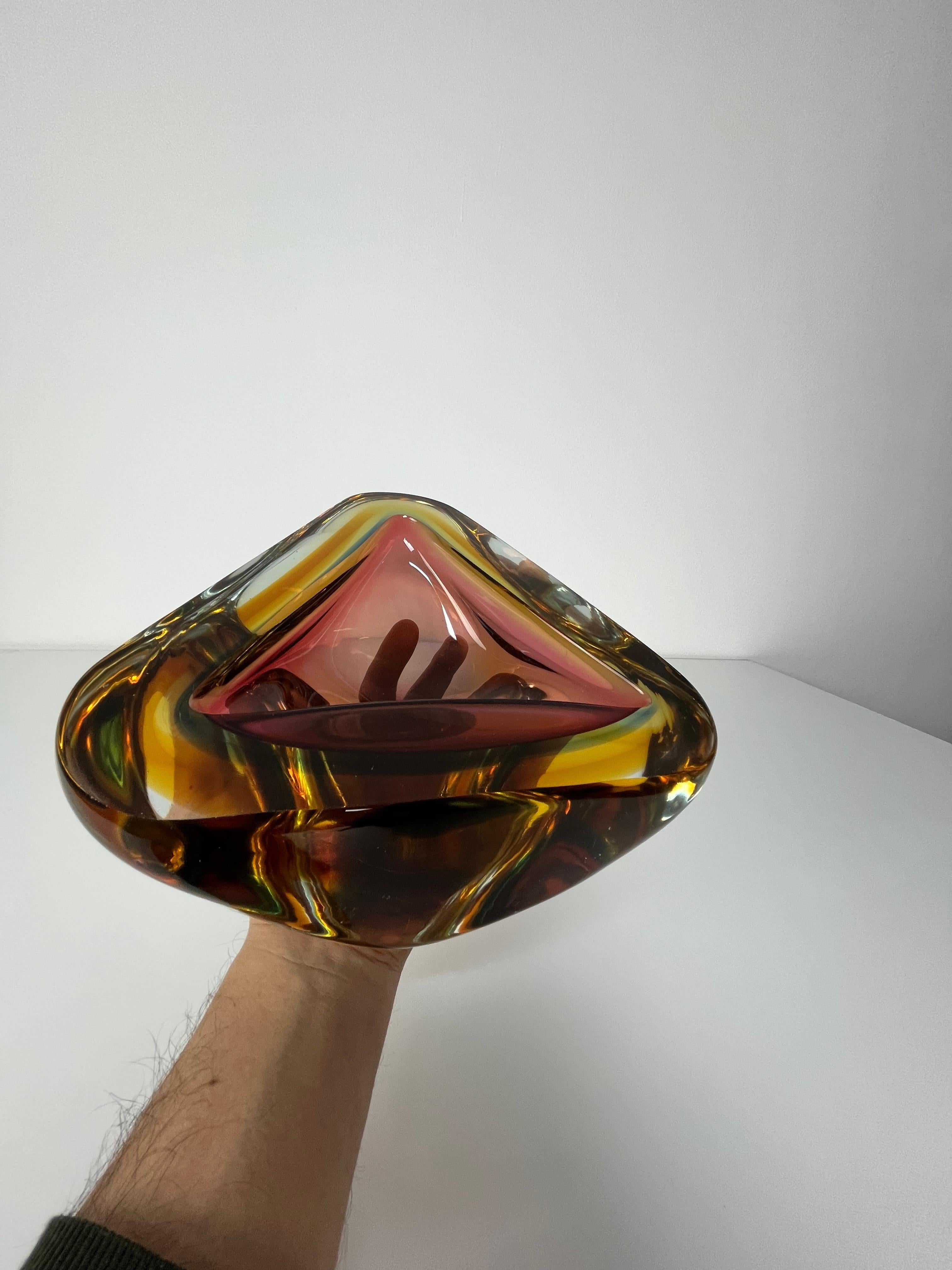 Grande posacenere in vetro di Murano della metà del secolo scorso, ambra, anni '60 in vendita 2