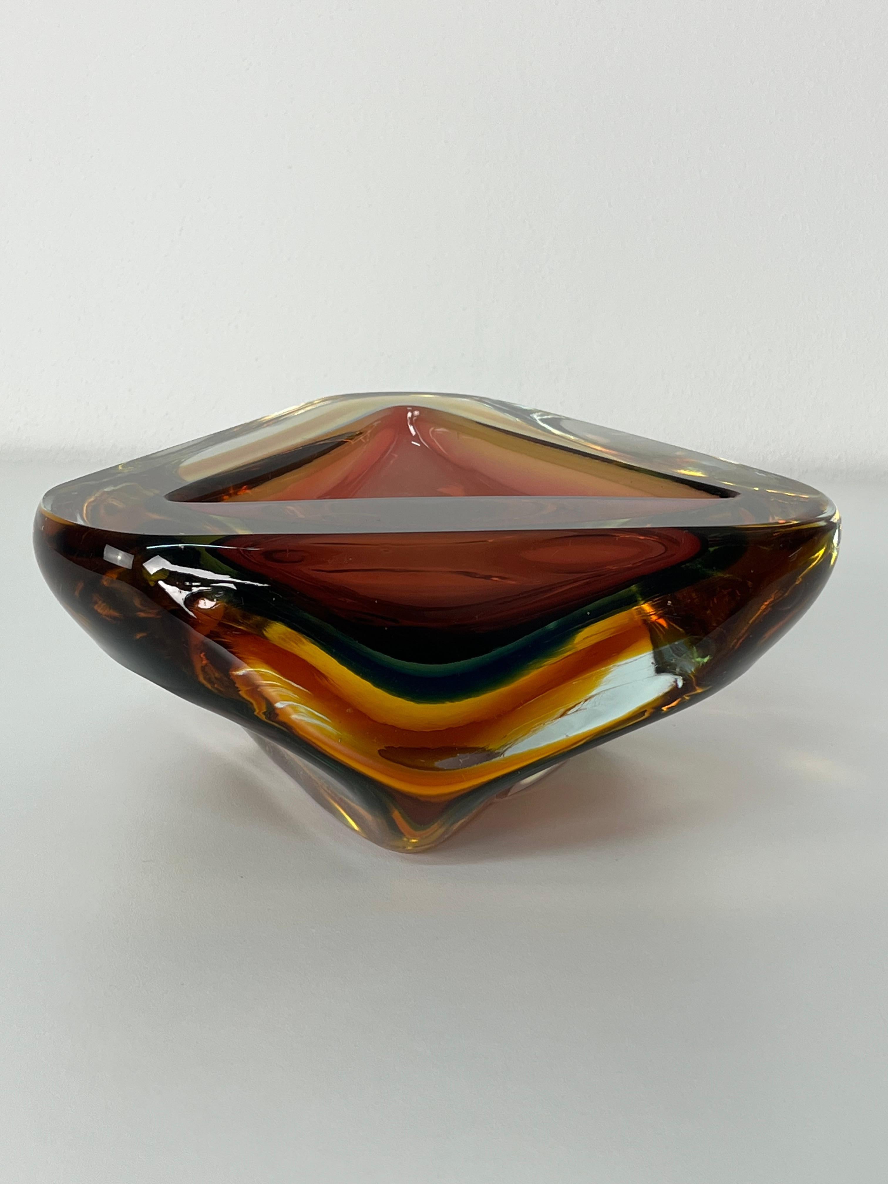 Grande posacenere in vetro di Murano della metà del secolo scorso, ambra, anni '60 in vendita 3