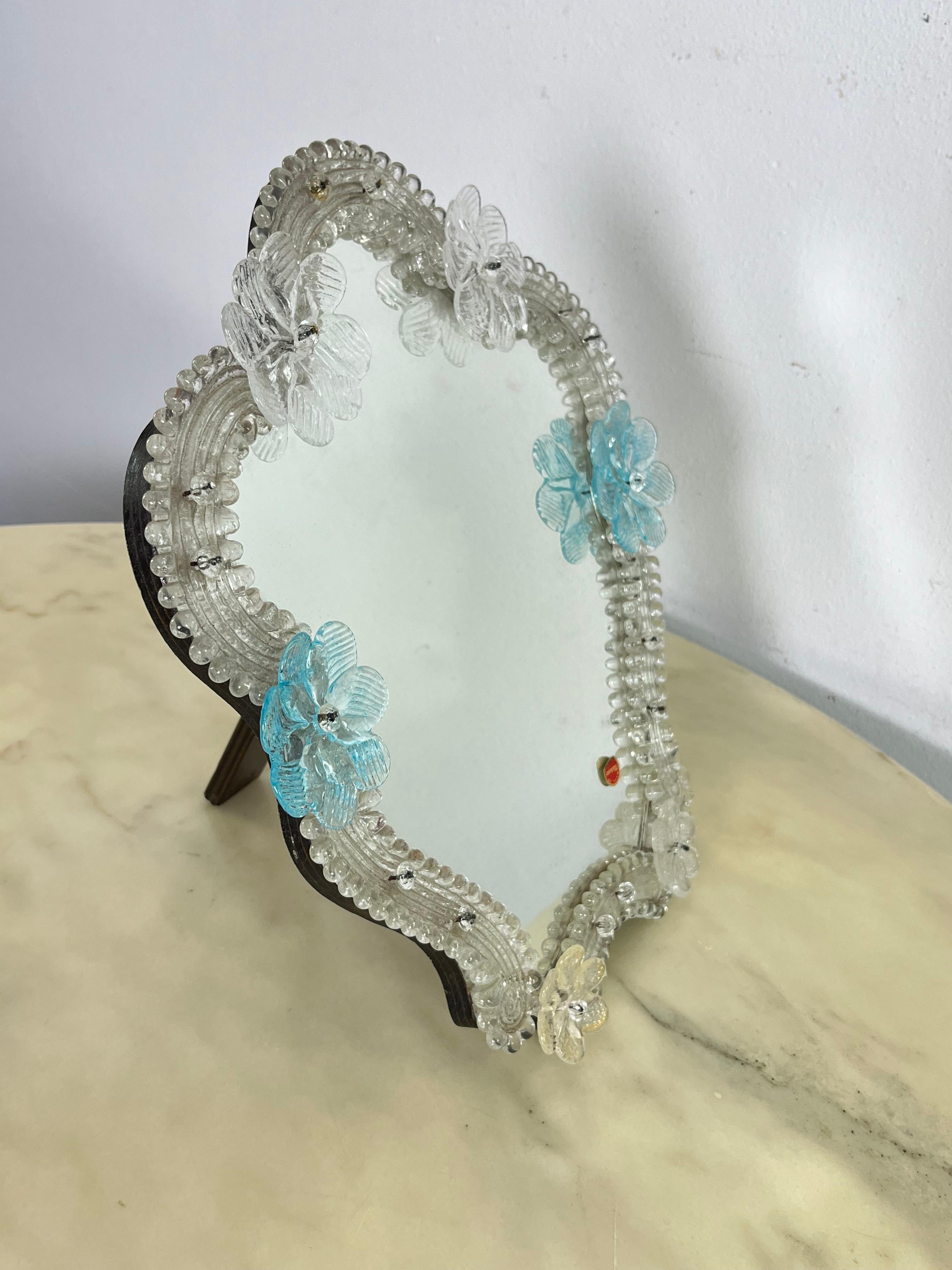 Verre de Murano Grand miroir de table en verre de Murano du milieu du siècle dernier  Dans le style de Barovier & Toso en vente