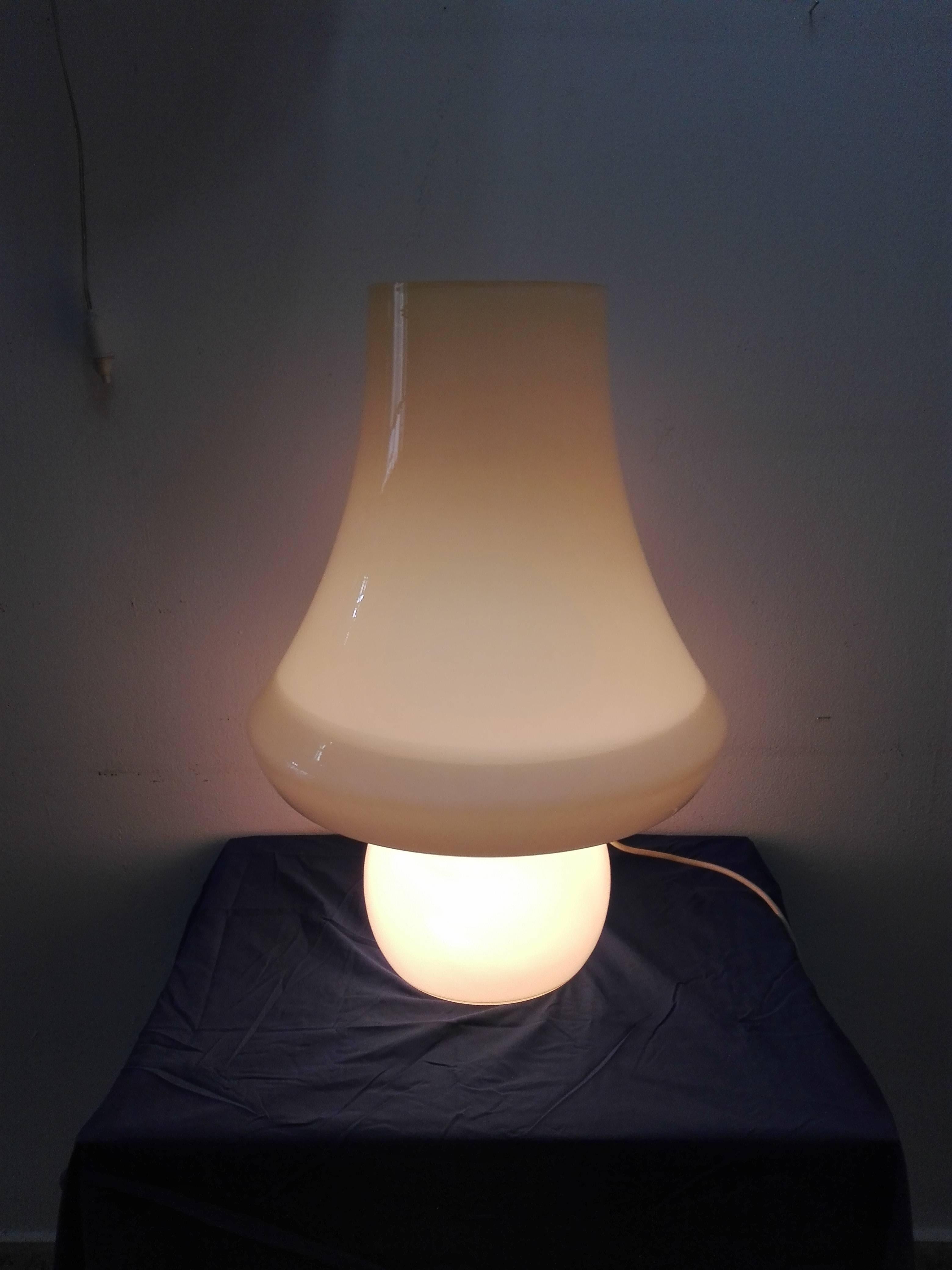 Large Midcentury Mushroom Lamp by Paolo Venini for Venini, 1960s In Excellent Condition For Sale In Palermo, Italia