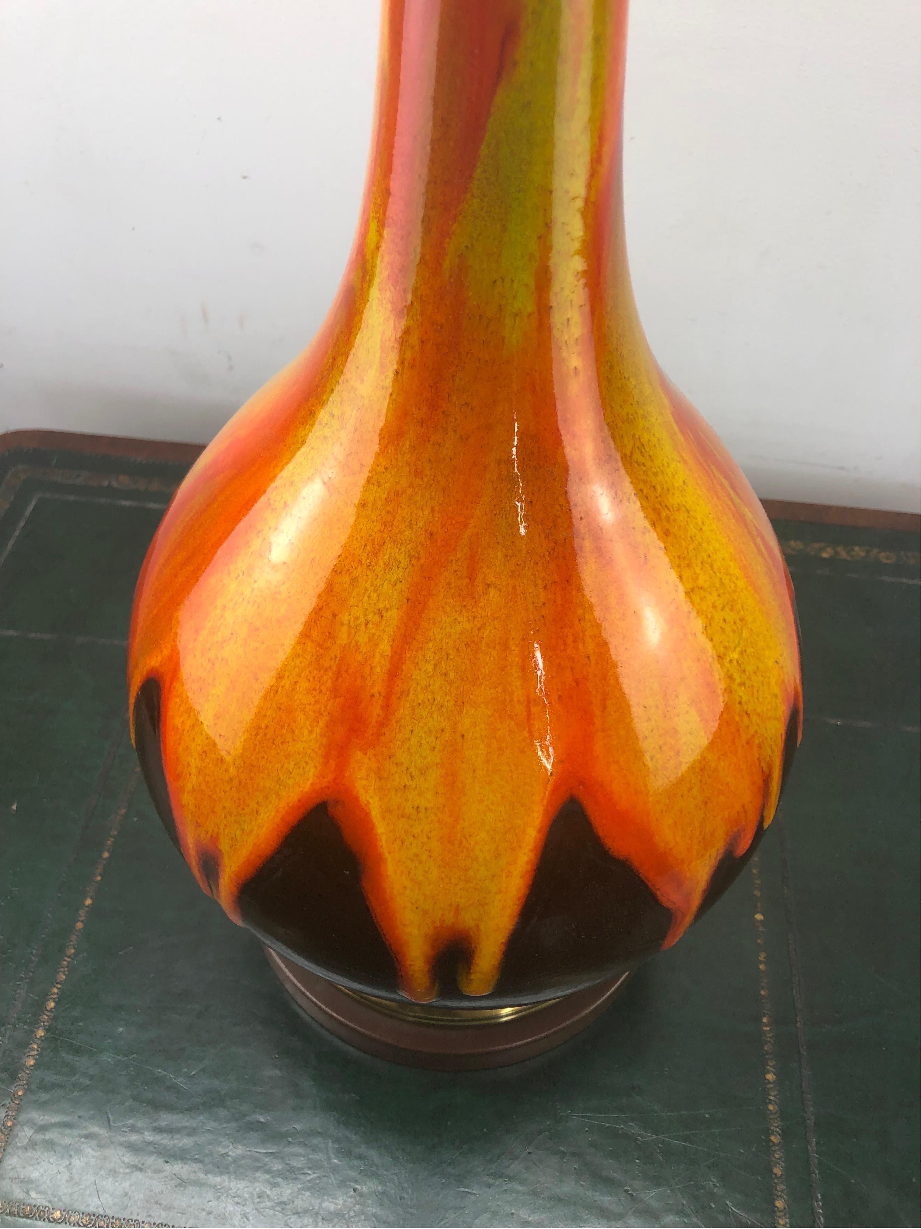 Große Lampe aus der Mitte des Jahrhunderts mit orangefarbener Tropfglasur (Keramik) im Angebot