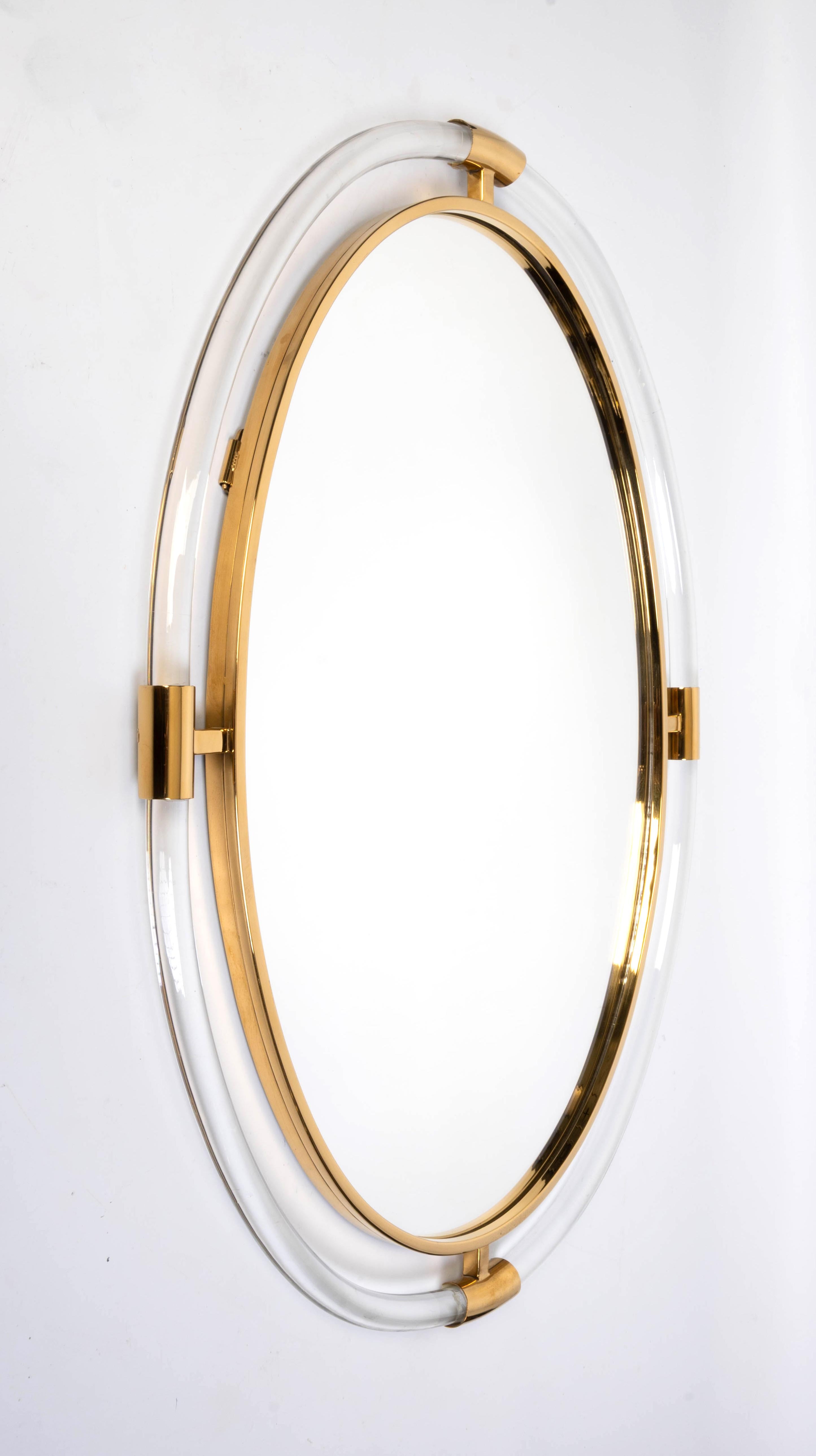 Large Mid Century Oval Lucite And Brass Mirror In Good Condition For Sale In London, GB