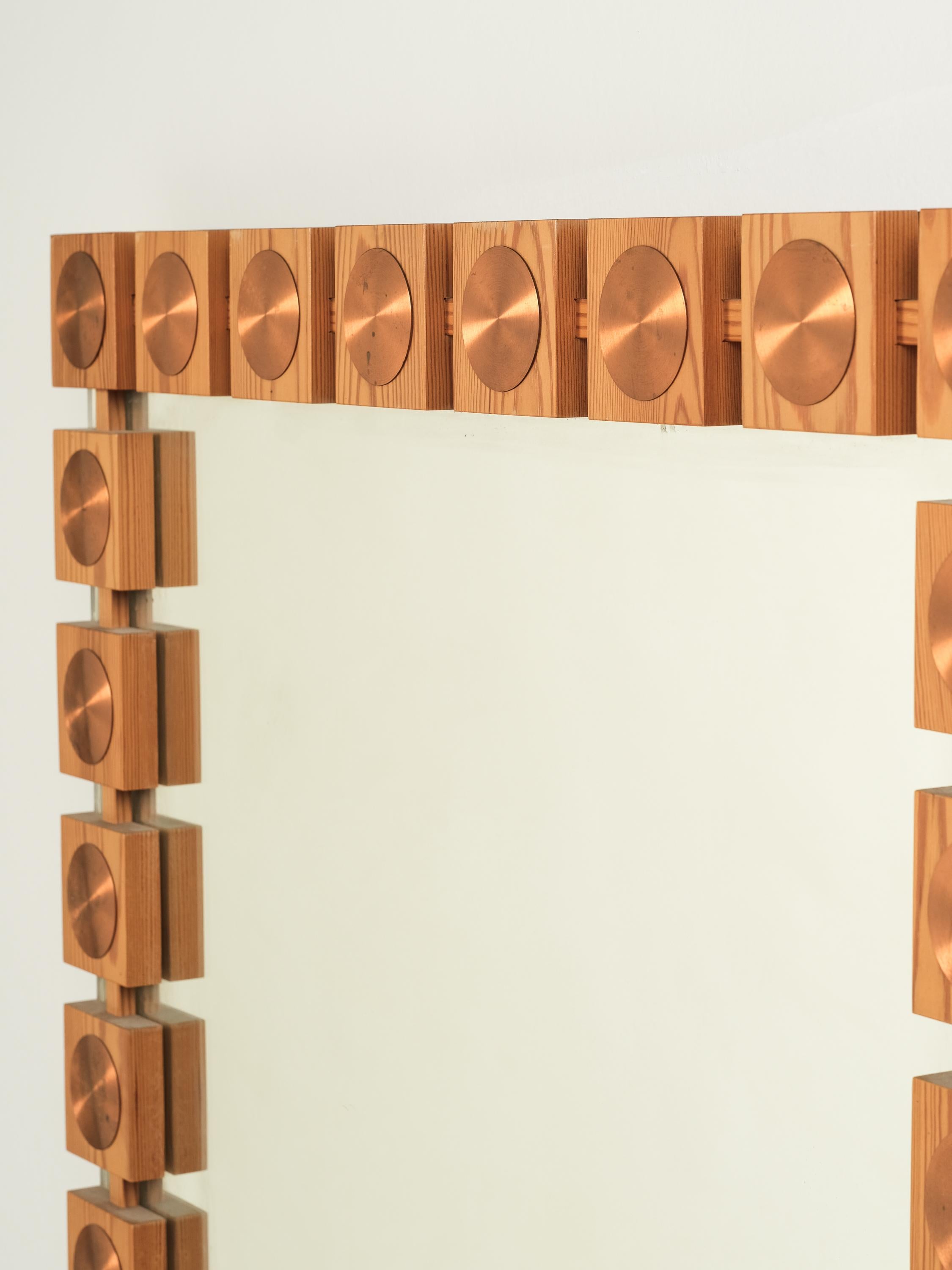 Large Mid-Century Pine & Copper Wall Mirror, Glas & Trä Hovmantorp, Sweden In Good Condition For Sale In Karis, Nyland