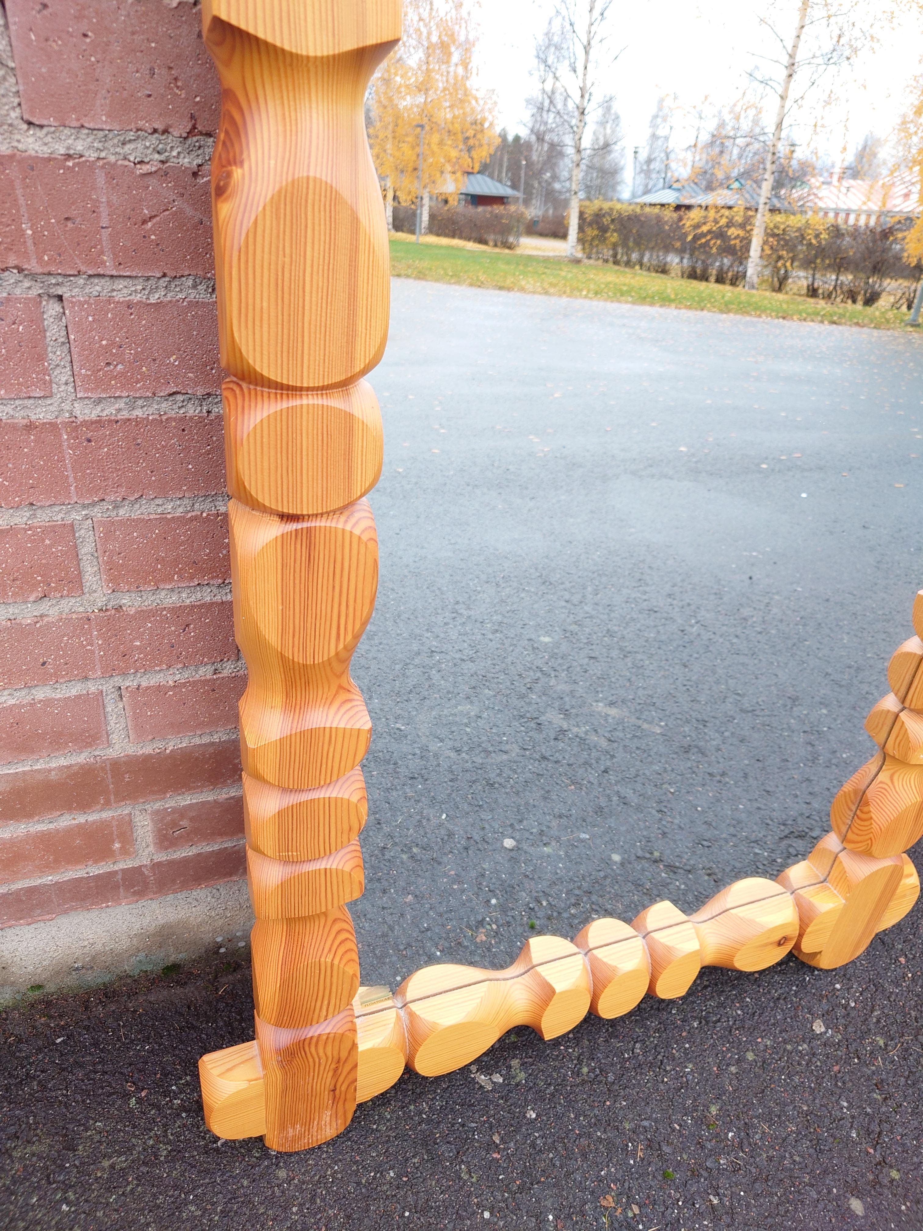 Grand miroir mural en pin du milieu du siècle Glasmäster Markaryd, Suède 1970 en vente 1