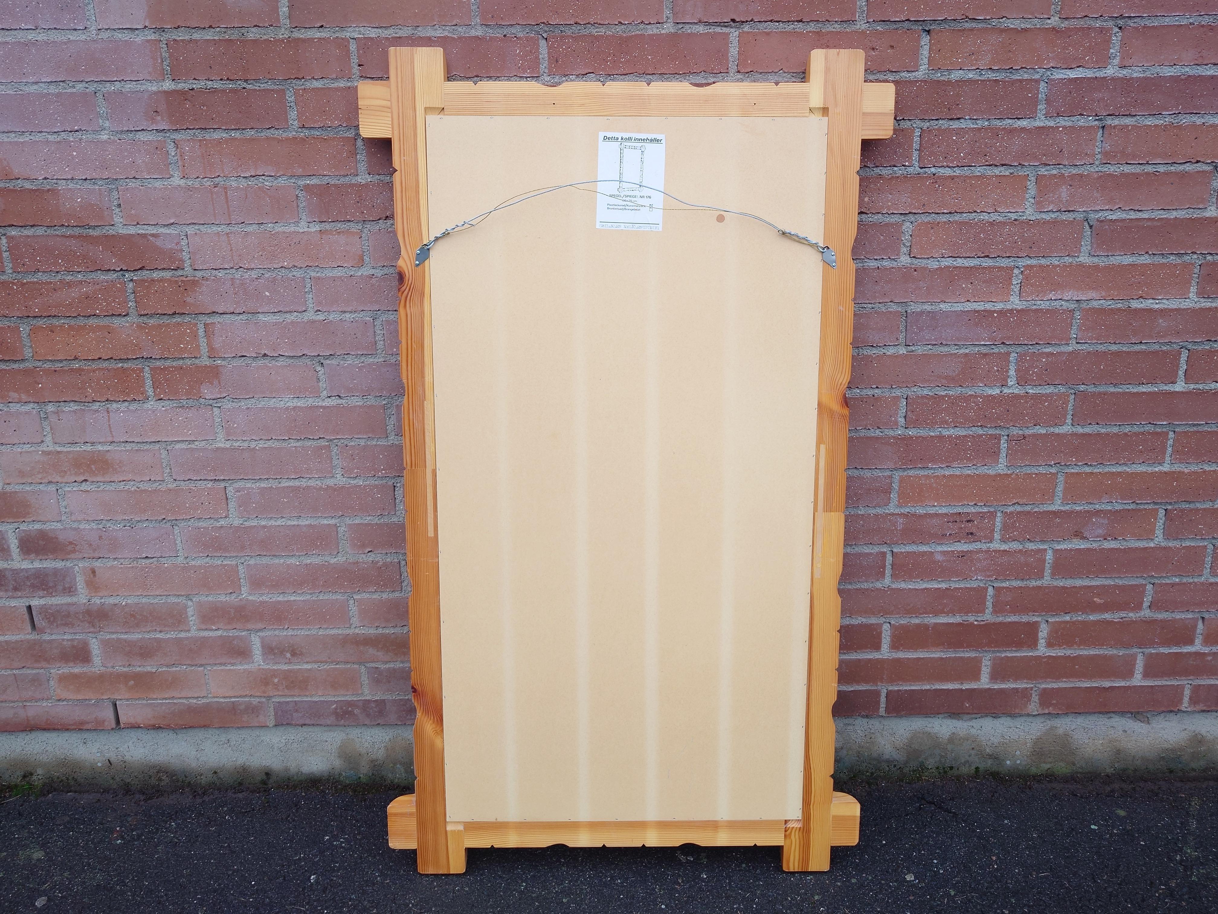 Grand miroir mural en pin du milieu du siècle Glasmäster Markaryd, Suède 1970 en vente 2