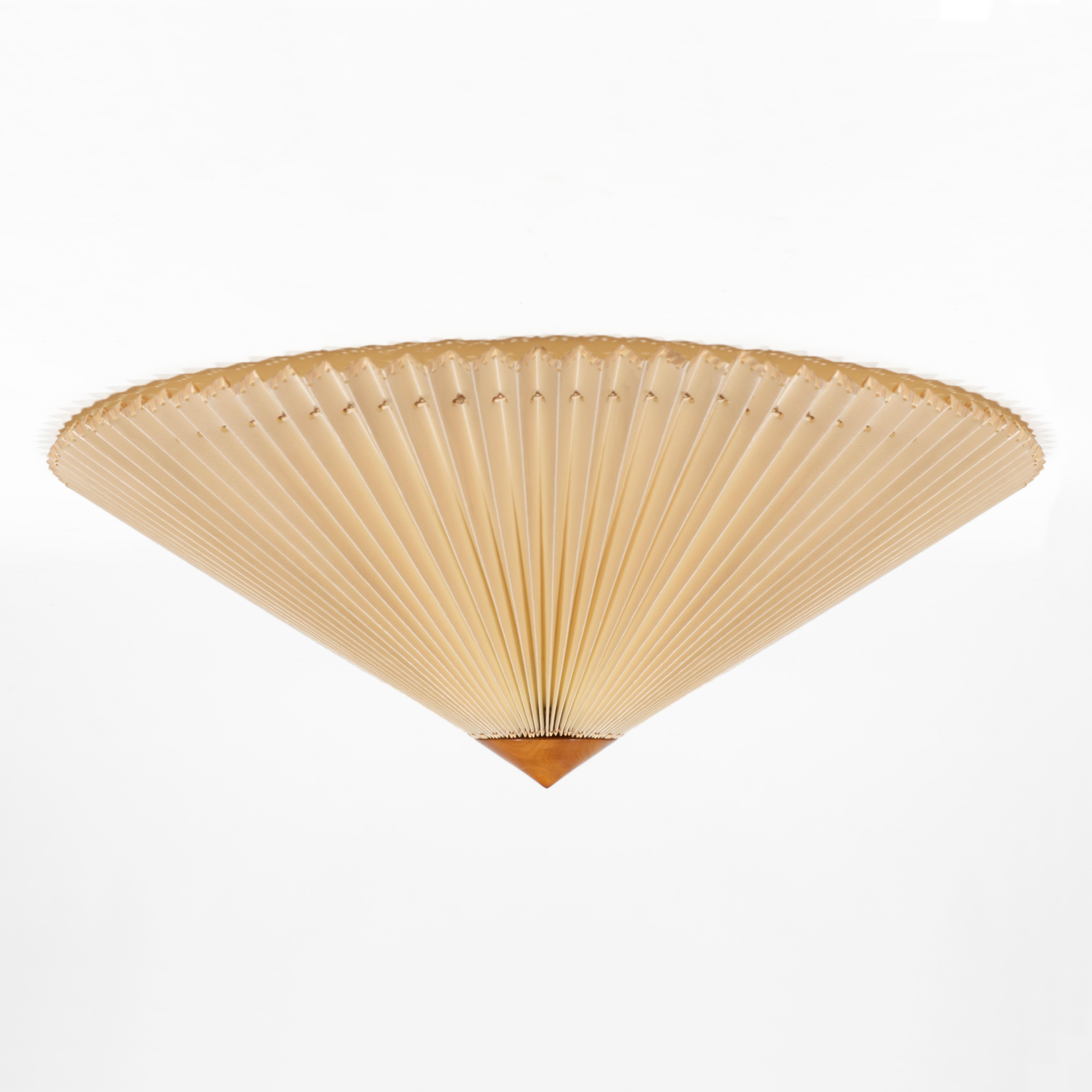 Mid-Century Modern Large Mid-Century Pleated Flush Mount Ceiling Lamp with wooden Centrepiece, 1960 For Sale