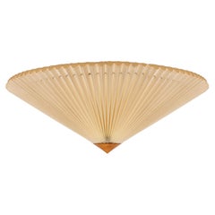 Große plissierte Mid-Century-Deckenleuchte, Einbaubeleuchtung mit Holz-Mittelteil, 1960