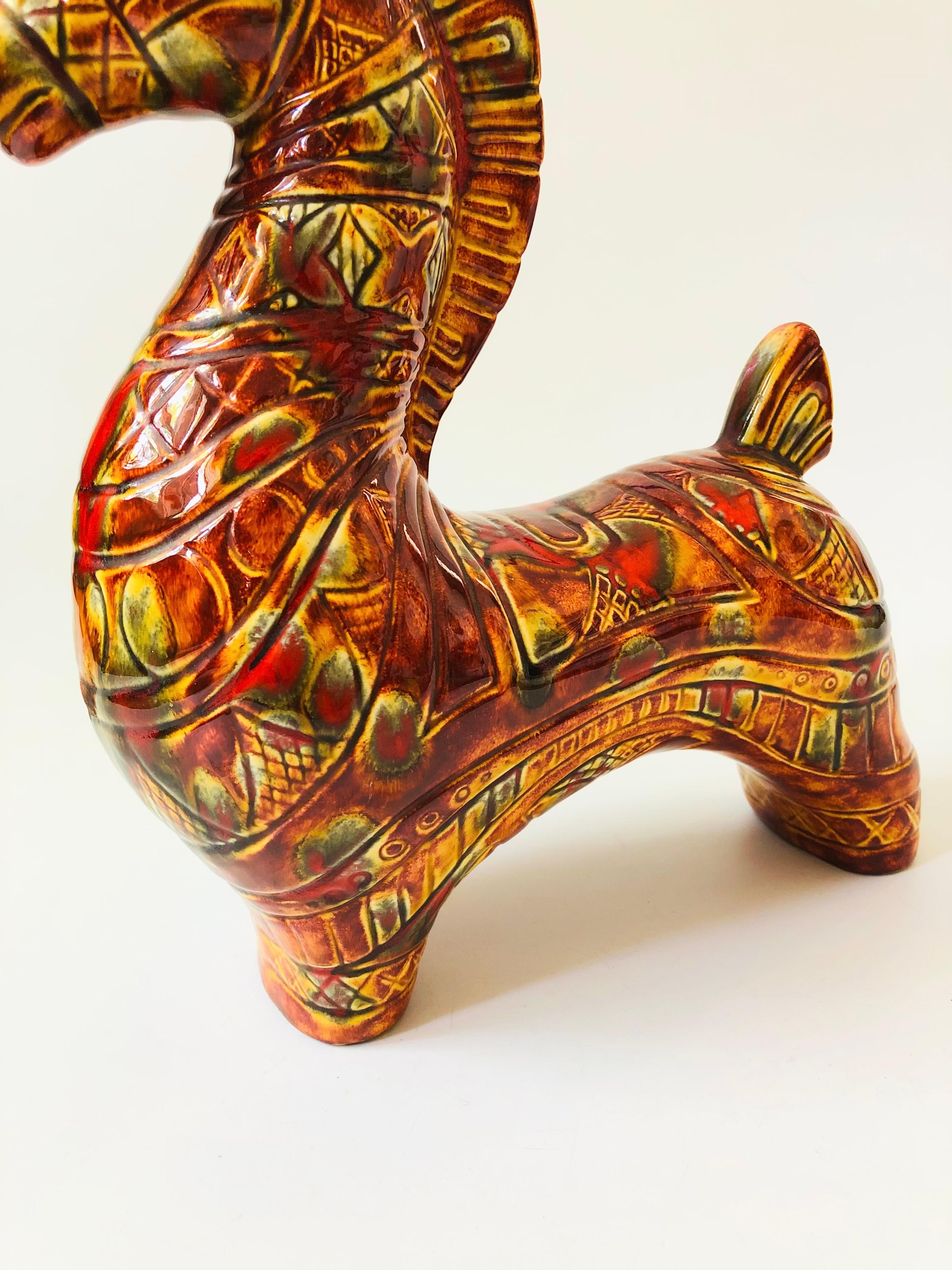 Mid-Century Modern Grand cheval en poterie du milieu du siècle