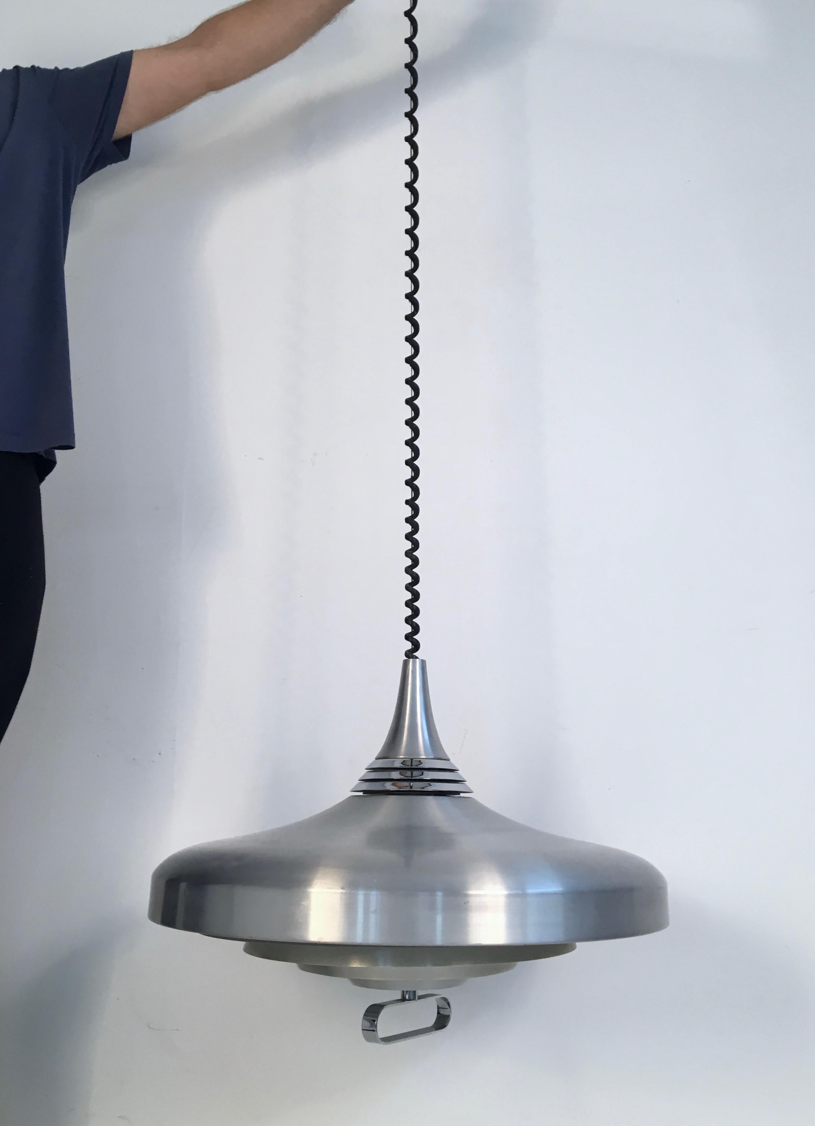 Aluminum Large Midcentury Pull Down Pendant Lamp Shade, Italy, circa 1970 For Sale