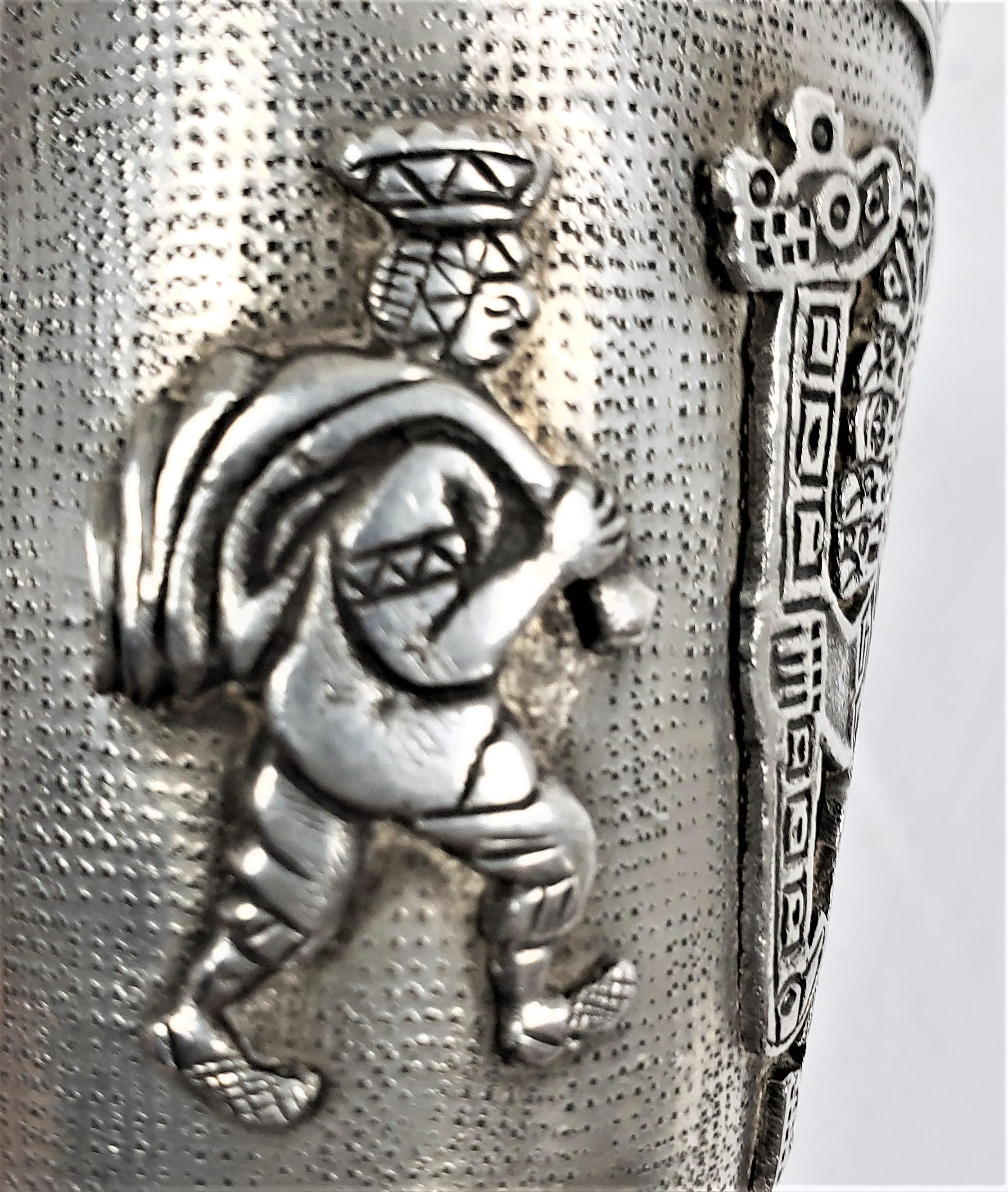Argent sterling Grand bracelet ou bracelet en argent sterling de style Puruvian Inca du milieu du siècle dernier en vente