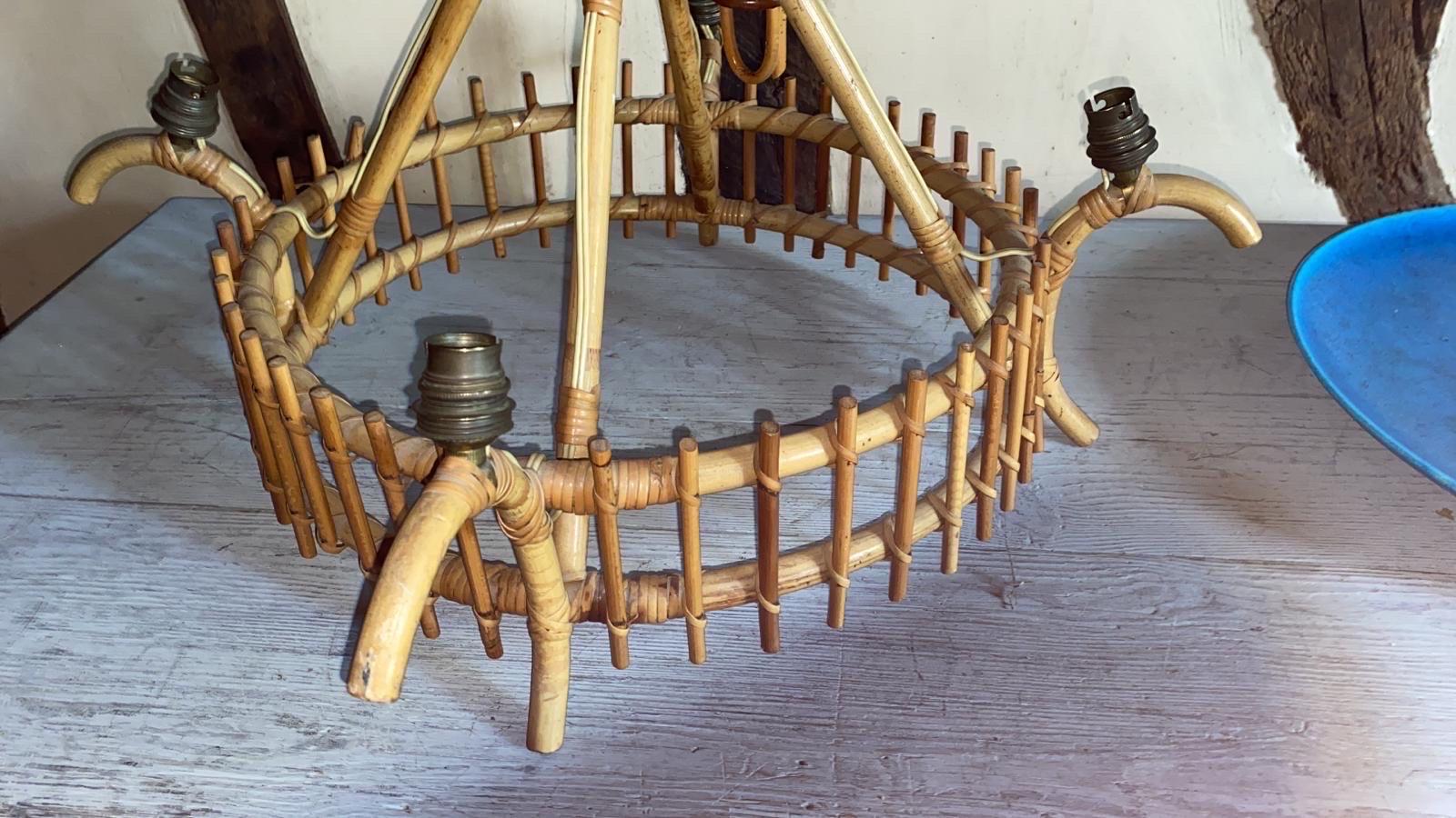 Rattan Grande lampadario in rattan di metà secolo Louis Sognot in vendita