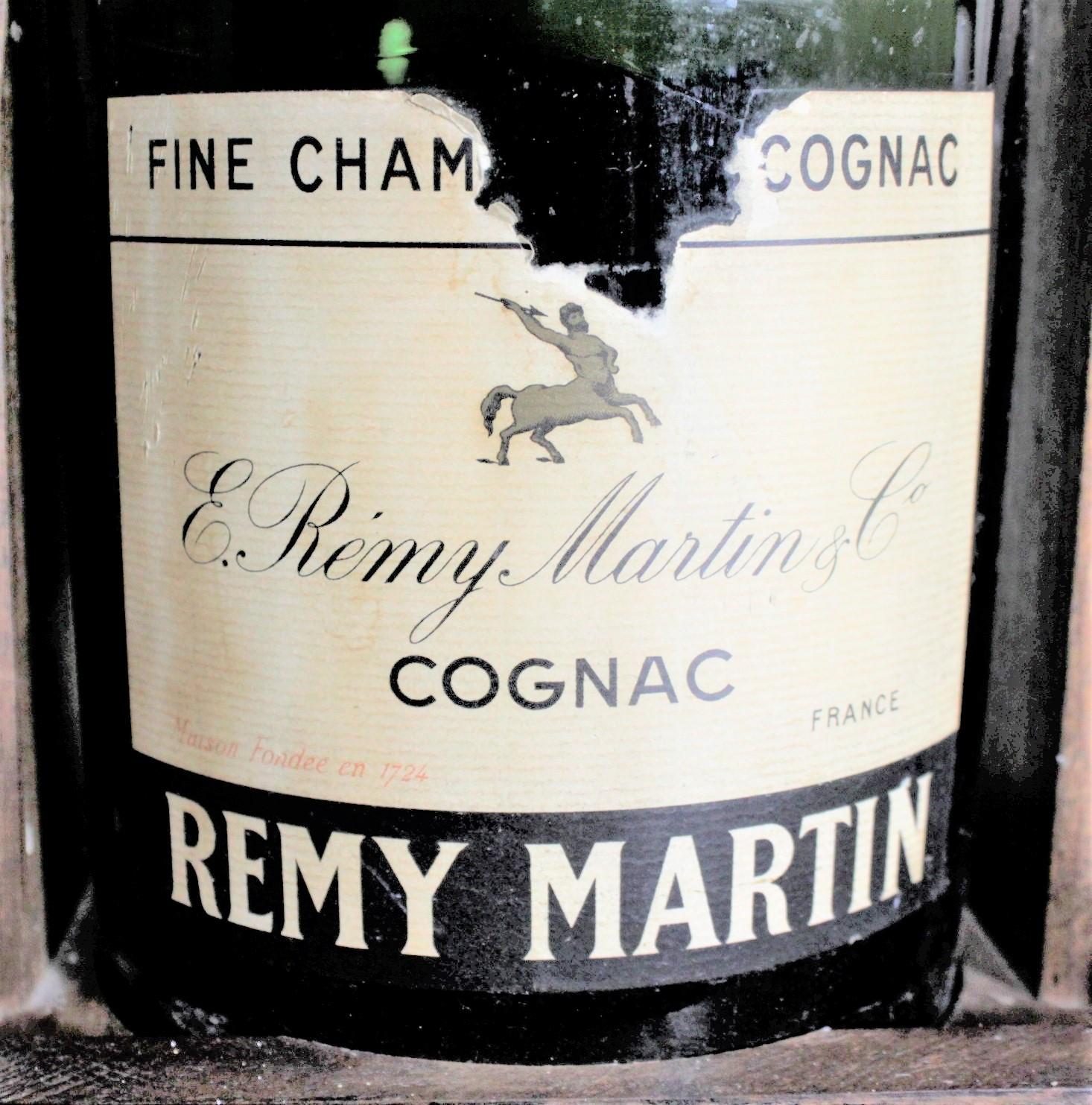 Großer Mid-Century Remy Martin Holzflasche Tipper Cognacfarbener Vitrinenbecher aus der Mitte des Jahrhunderts (Glas) im Angebot