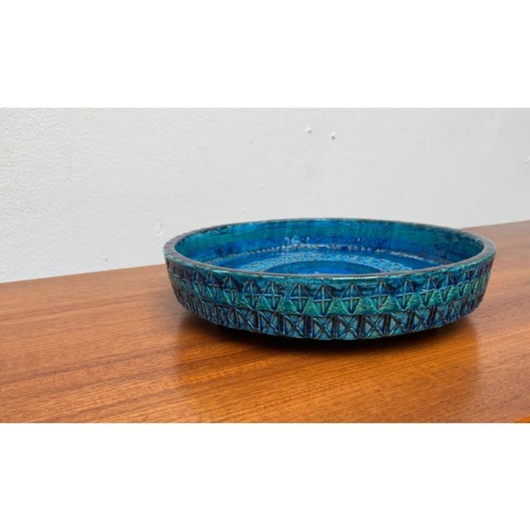 Italiano Grande ciotola di metà secolo in ceramica Rimini Blu di Aldo Londi per Bitossi, anni '60 in vendita