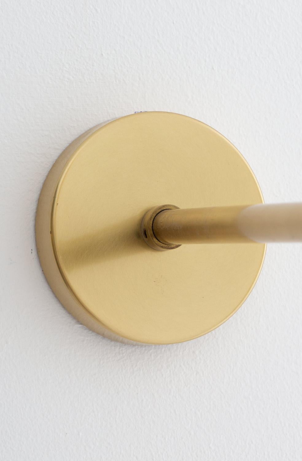 Grandes lámparas de pared escandinavas de latón de mediados de siglo de Boréns en venta 3