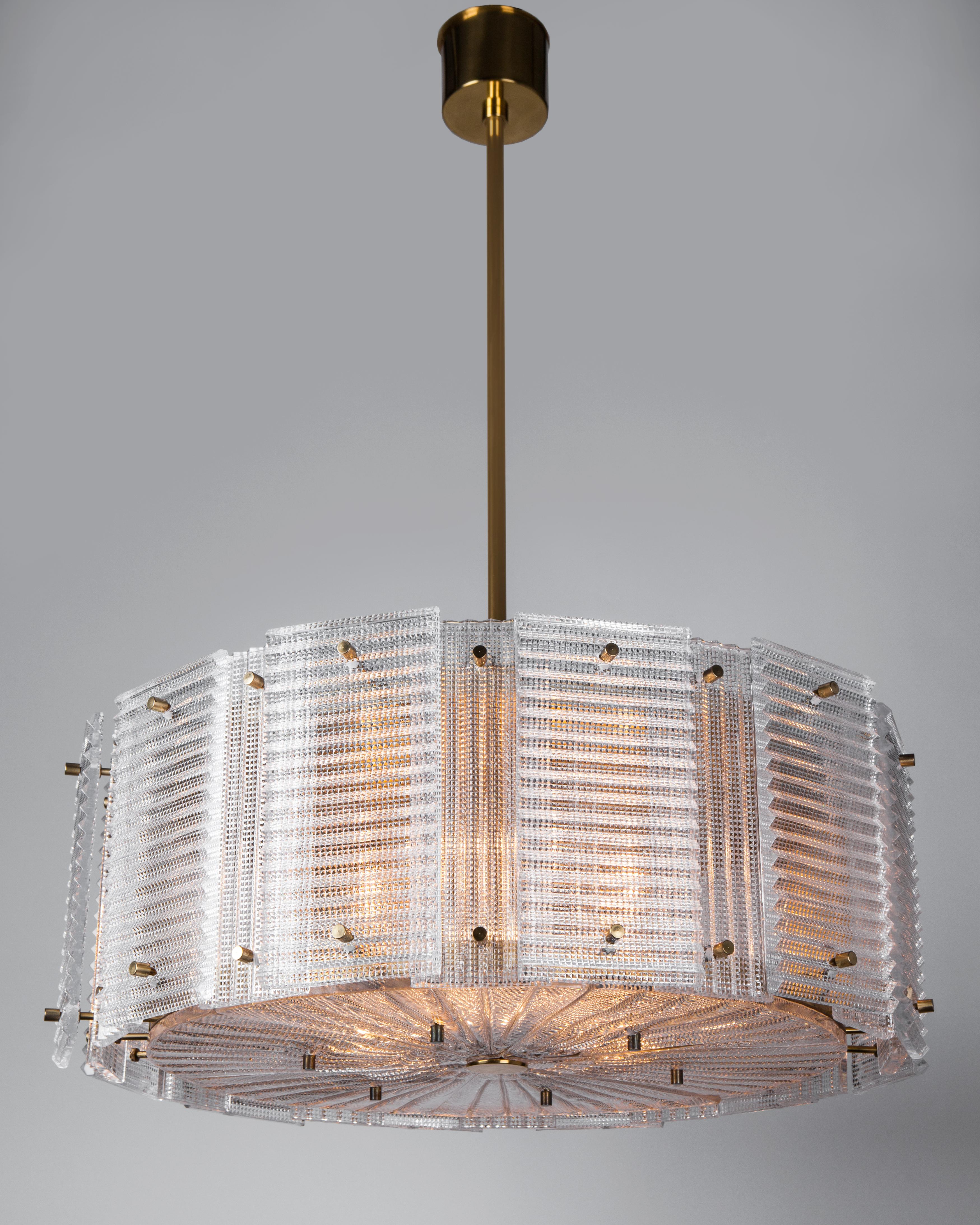 AHL4020

A large drum pendant with staggered textured glass panels on an aged lacquered brass frame. Attributed to the Swedish glassmaker Orrefors. Due to the antique nature of this fixture, there may be some nicks or imperfections in the