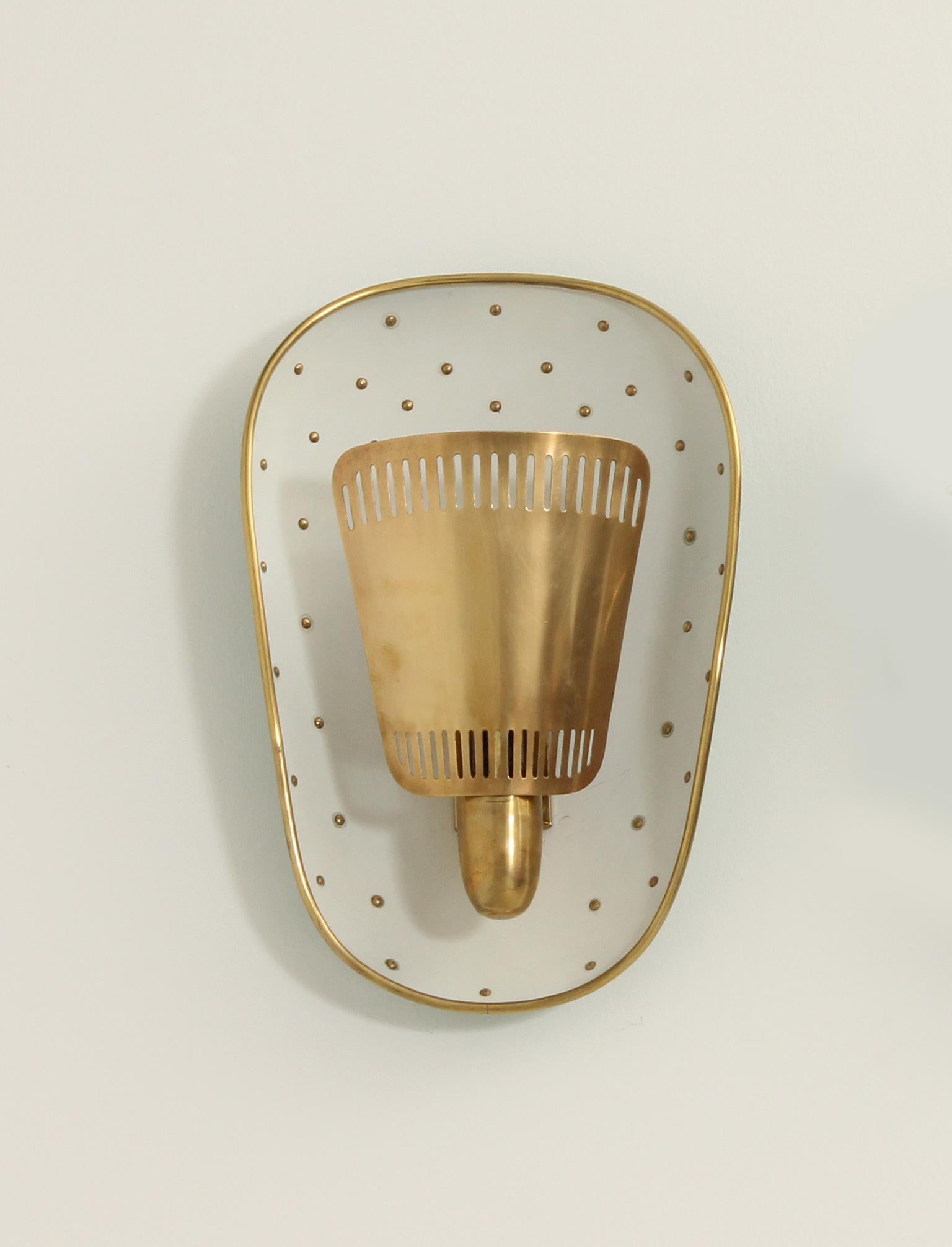 Large midcentury sconces attributed to Hillebrand, Germany, 1950s. Nice hand work in curved and lacquered metal with details and reflector in brass. 

Six units available, sold by pairs.