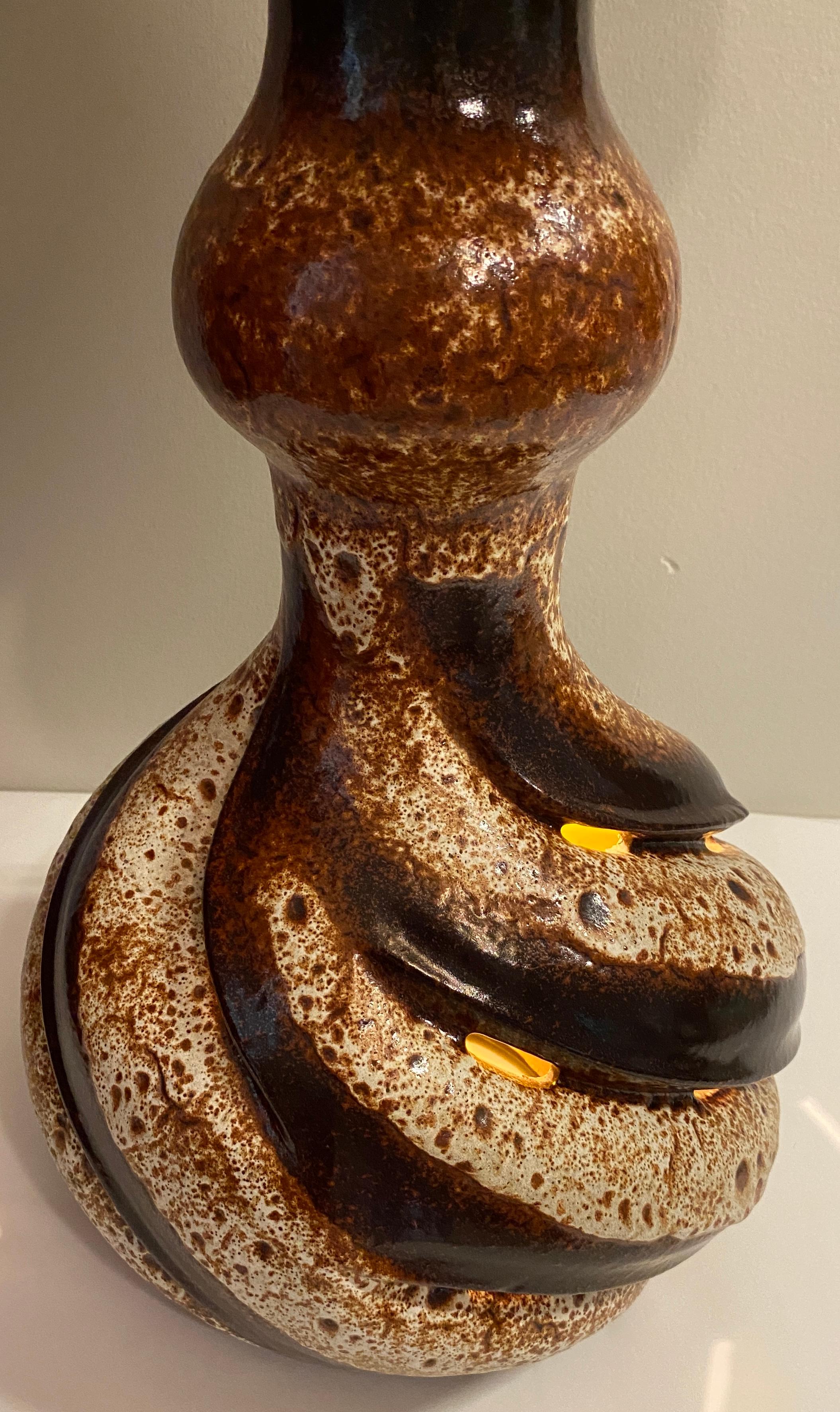 Große skulpturale Keramik-Tischlampe aus der Mitte des Jahrhunderts Beige & Brown (Mitte des 20. Jahrhunderts) im Angebot